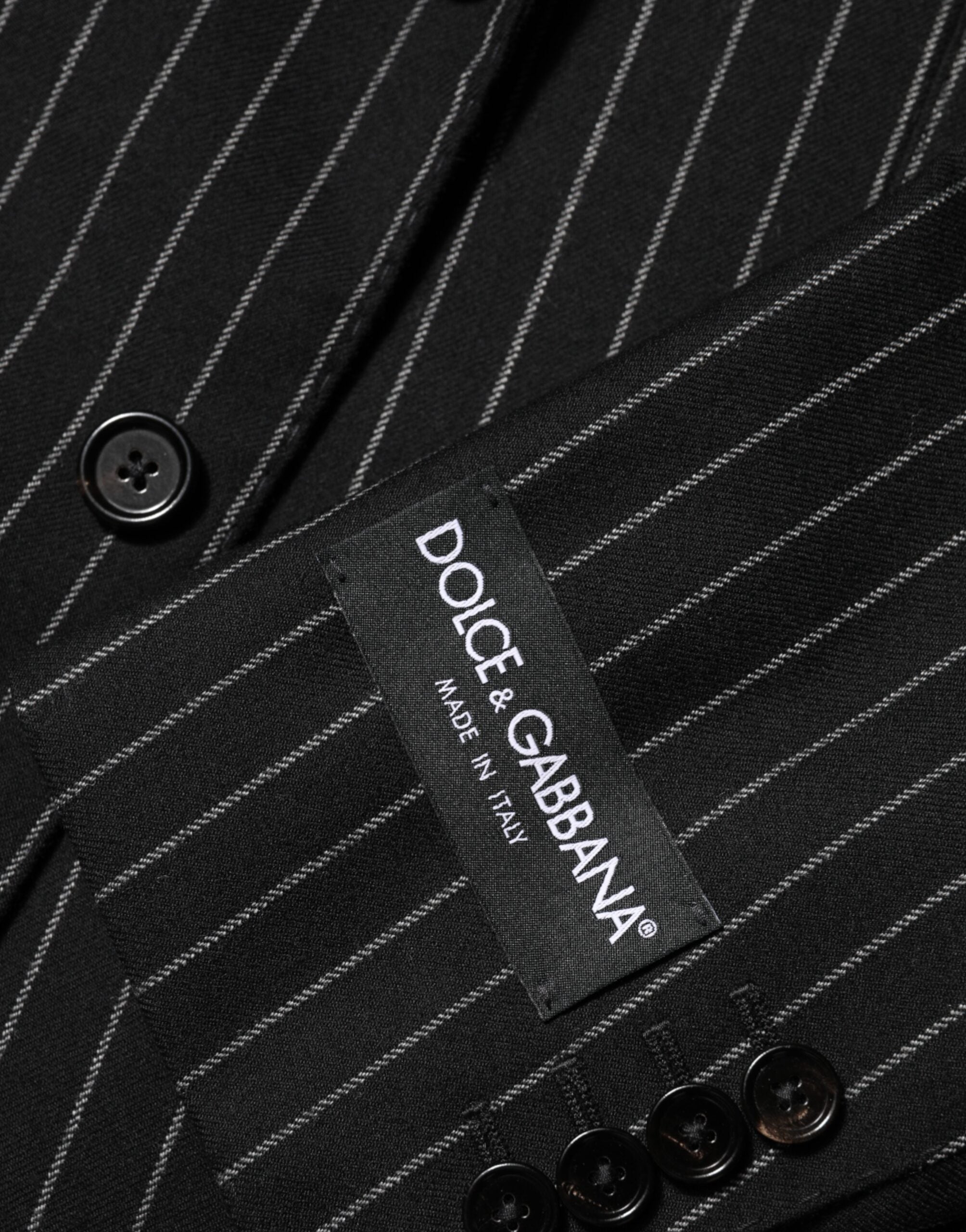 Veste blazer noire à rayures Dolce & Gabbana avec deux boutons, élégante et ajustée, pour un style sophistiqué.