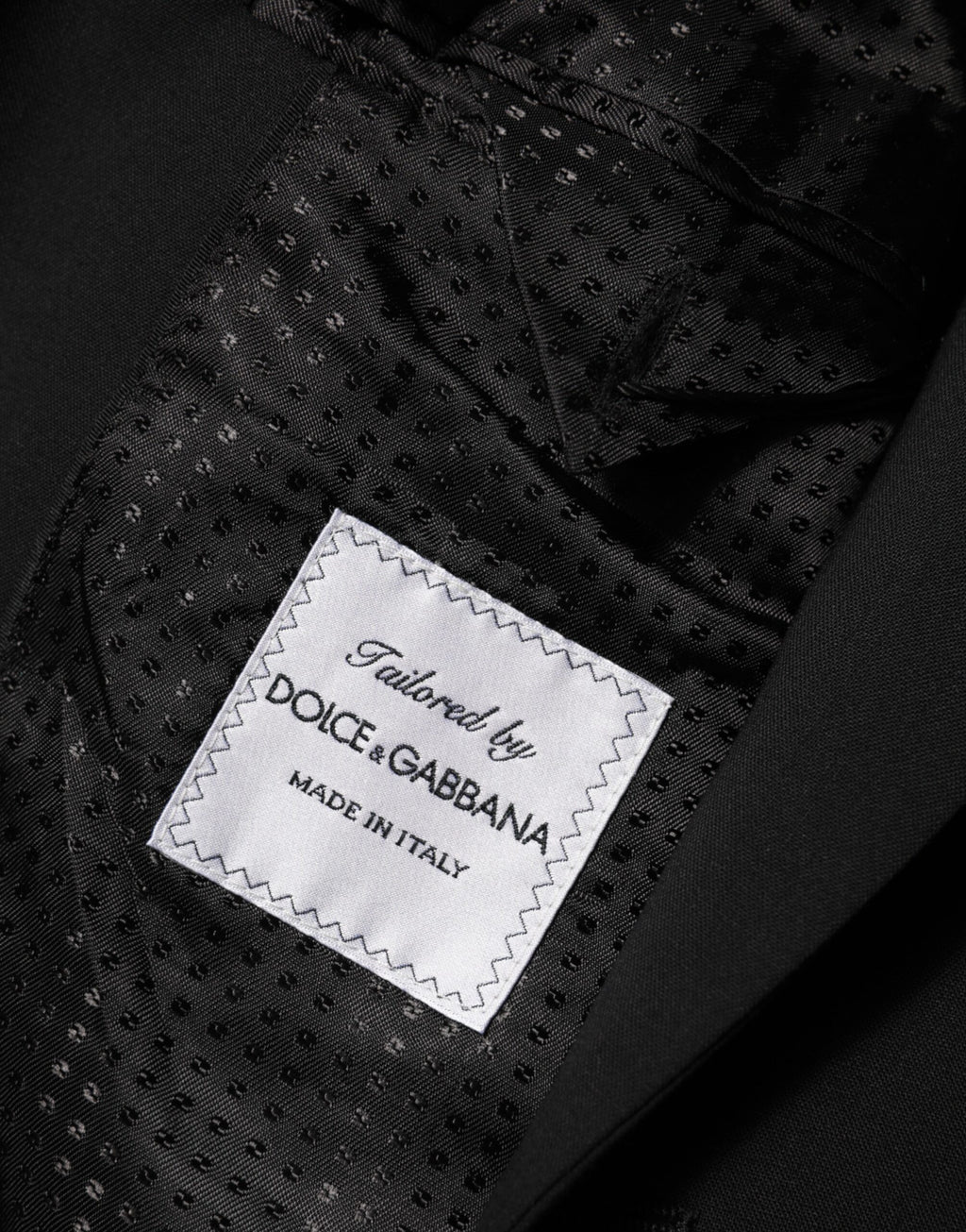 Costume homme Dolce & Gabbana en laine noire avec deux boutons, veste blazer élégante et sophistiquée.