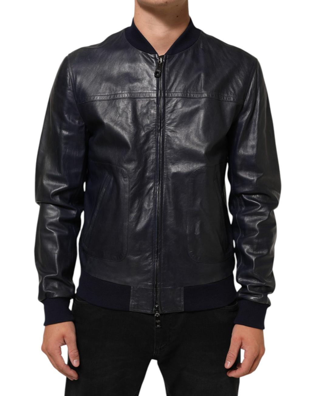 Veste en cuir bleu Dolce & Gabbana à fermeture éclair complète, style blouson biker avec détails modernes et élégants.