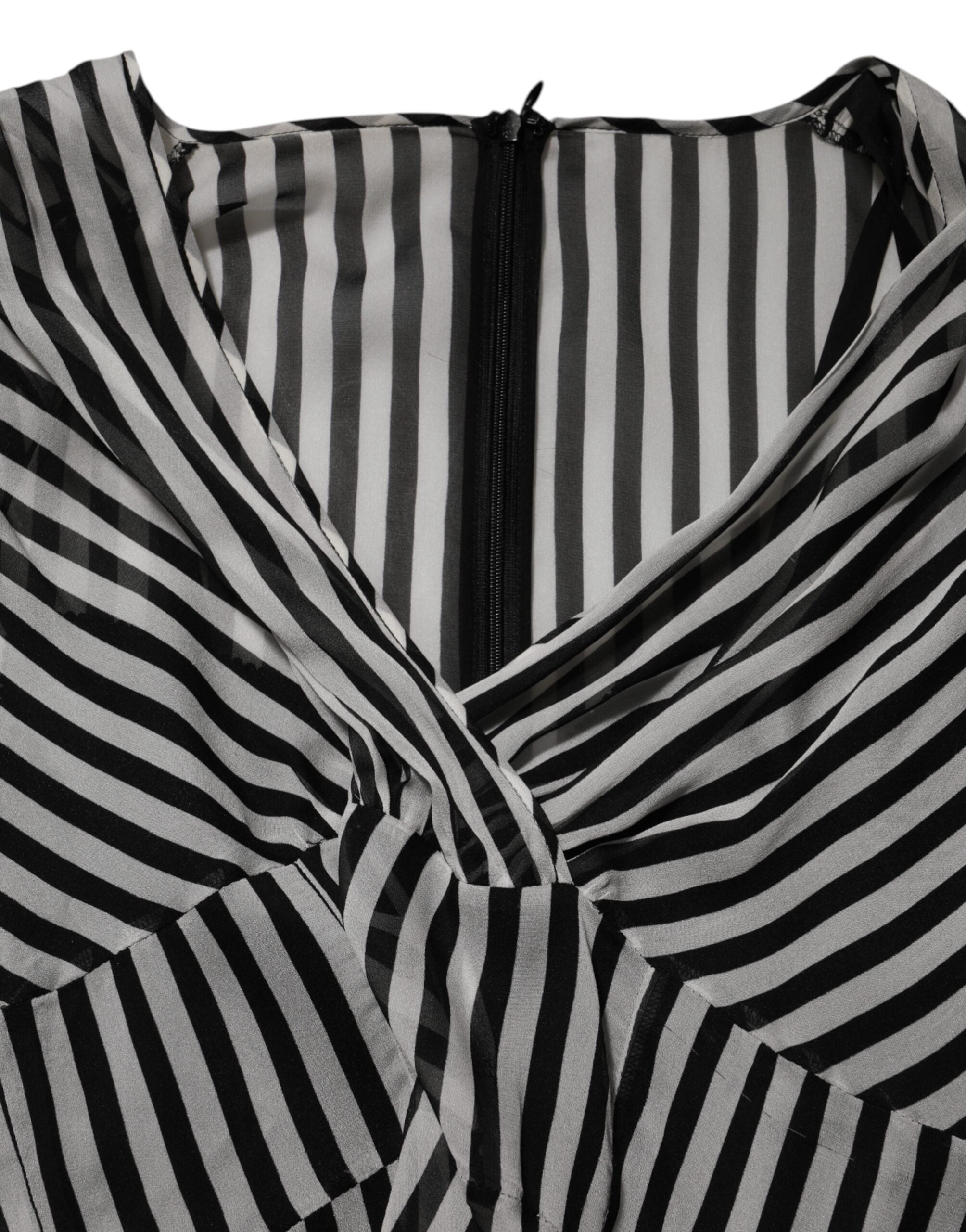 Robe midi en soie noire et blanche à rayures avec col en V, de la marque Dolce & Gabbana, pour femme.