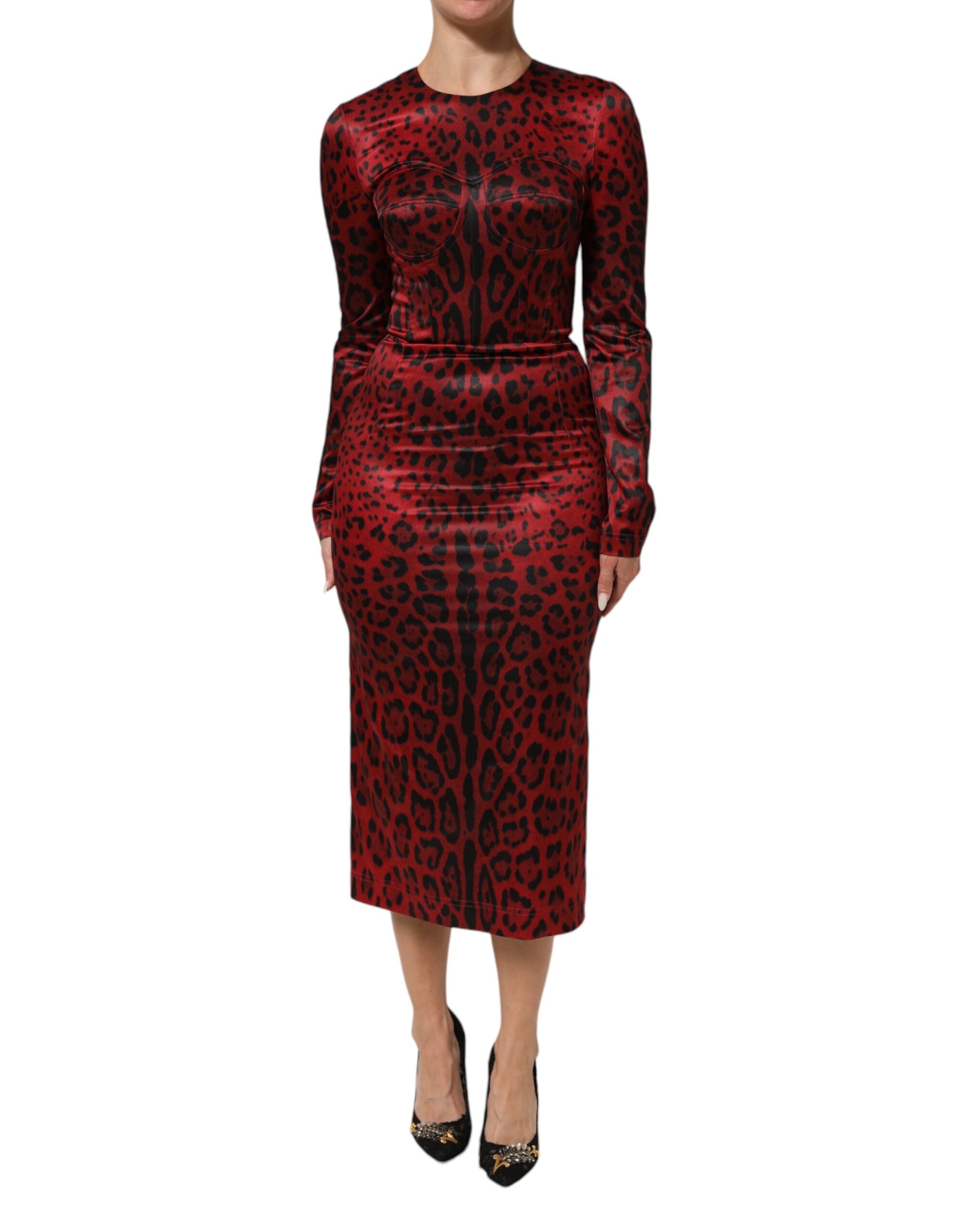 Robe longue Dolce & Gabbana à manches longues, motif léopard rouge et coupe ajustée, élégante et sophistiquée.
