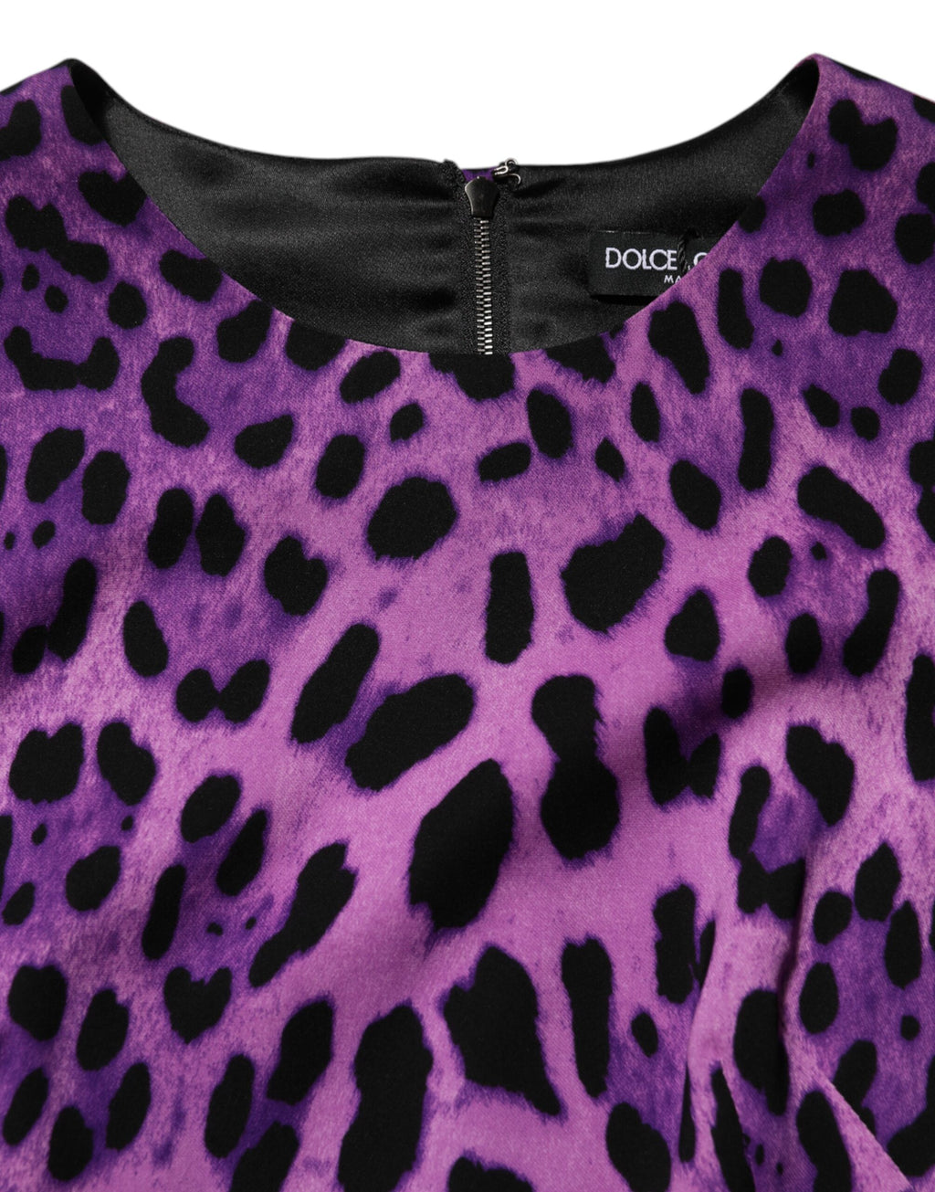 Robe courte Dolce & Gabbana Violet Leopard Bodycon avec motif léopard violet et coupe moulante, près du corps.