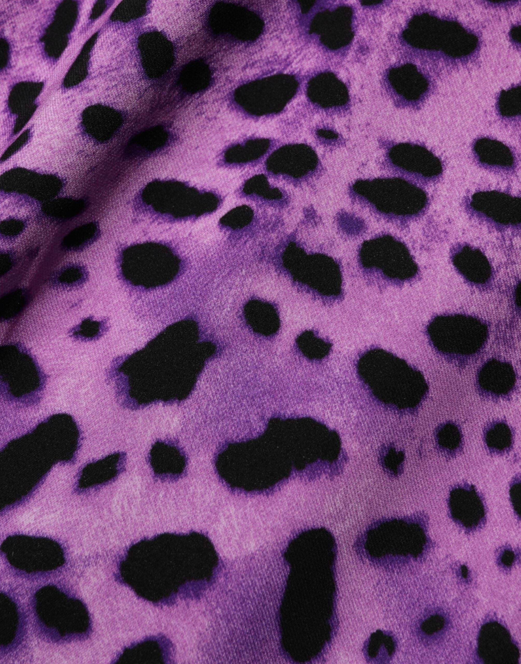 Robe courte dorée Dolce & Gabbana Violet Leopard Bodycon, tissu moulant avec motif léopard violet et style élégant.