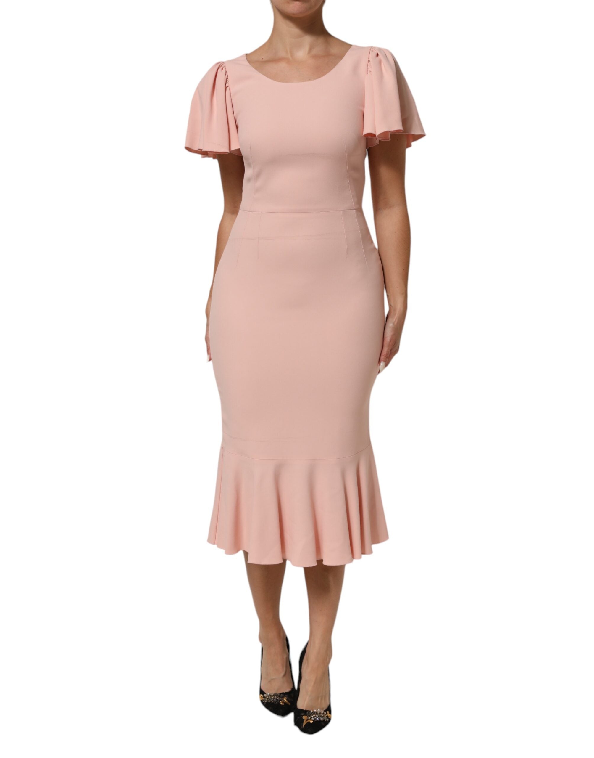 Robe midi en viscose rose de Dolce & Gabbana, coupe ajustée et évasée, élégante et fluide, portée sur un mannequin.