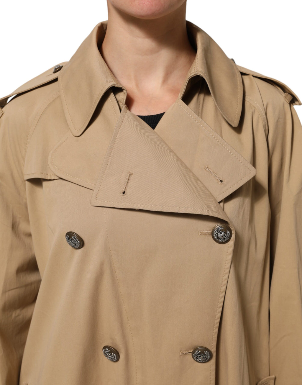 Manteau trench kaki à double boutonnage de Dolce & Gabbana, veste élégante en tissu léger, détails classiques et couture raffinée.