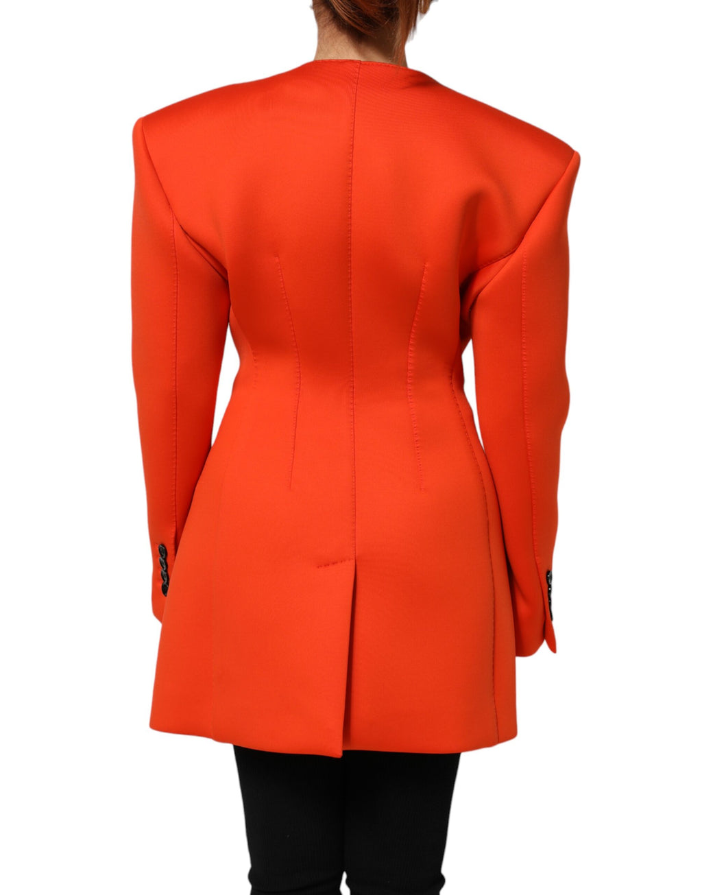 Manteau trench pour femme Dolce & Gabbana rouge à boutons, élégant et tendance, visible avec col et ceinture.