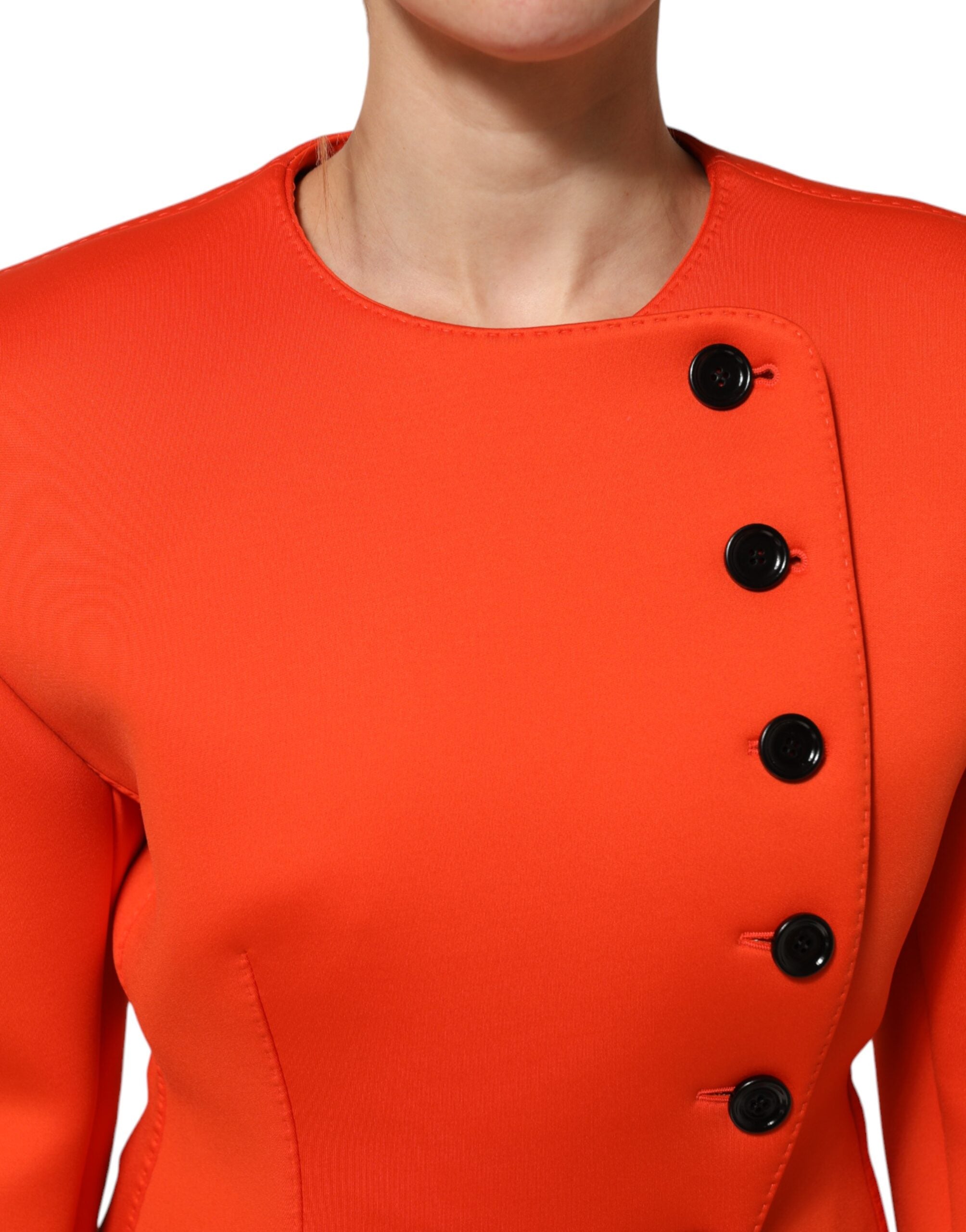 Manteau trench femme rouge à boutons Dolce & Gabbana, veste élégante avec ceinture et détails sophistiqués.