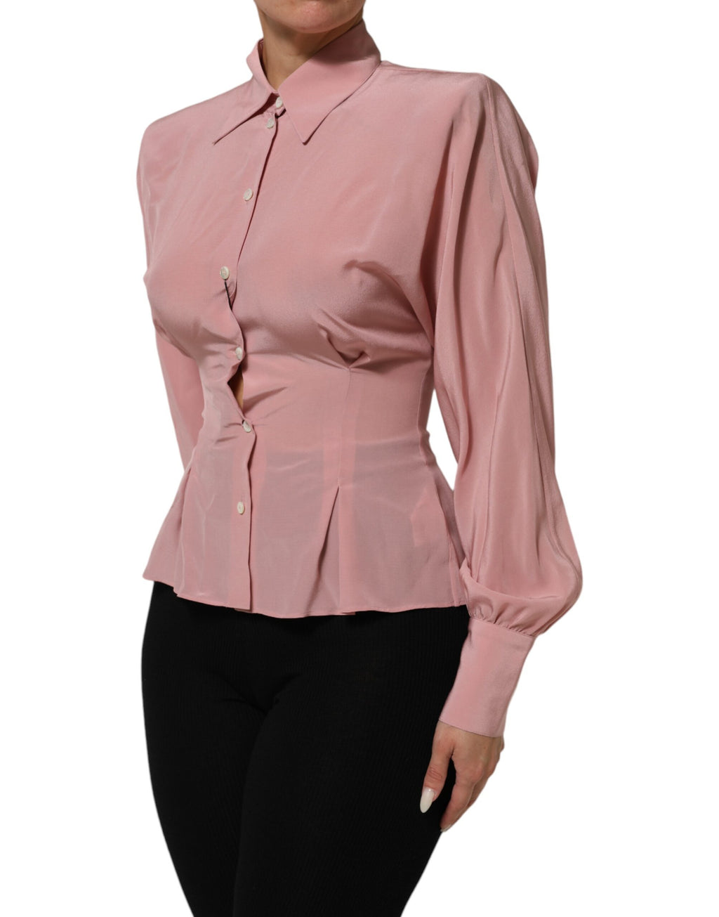 Chemise en soie rose Dolce & Gabbana à col classique et manches longues, élégante et sophistiquée.