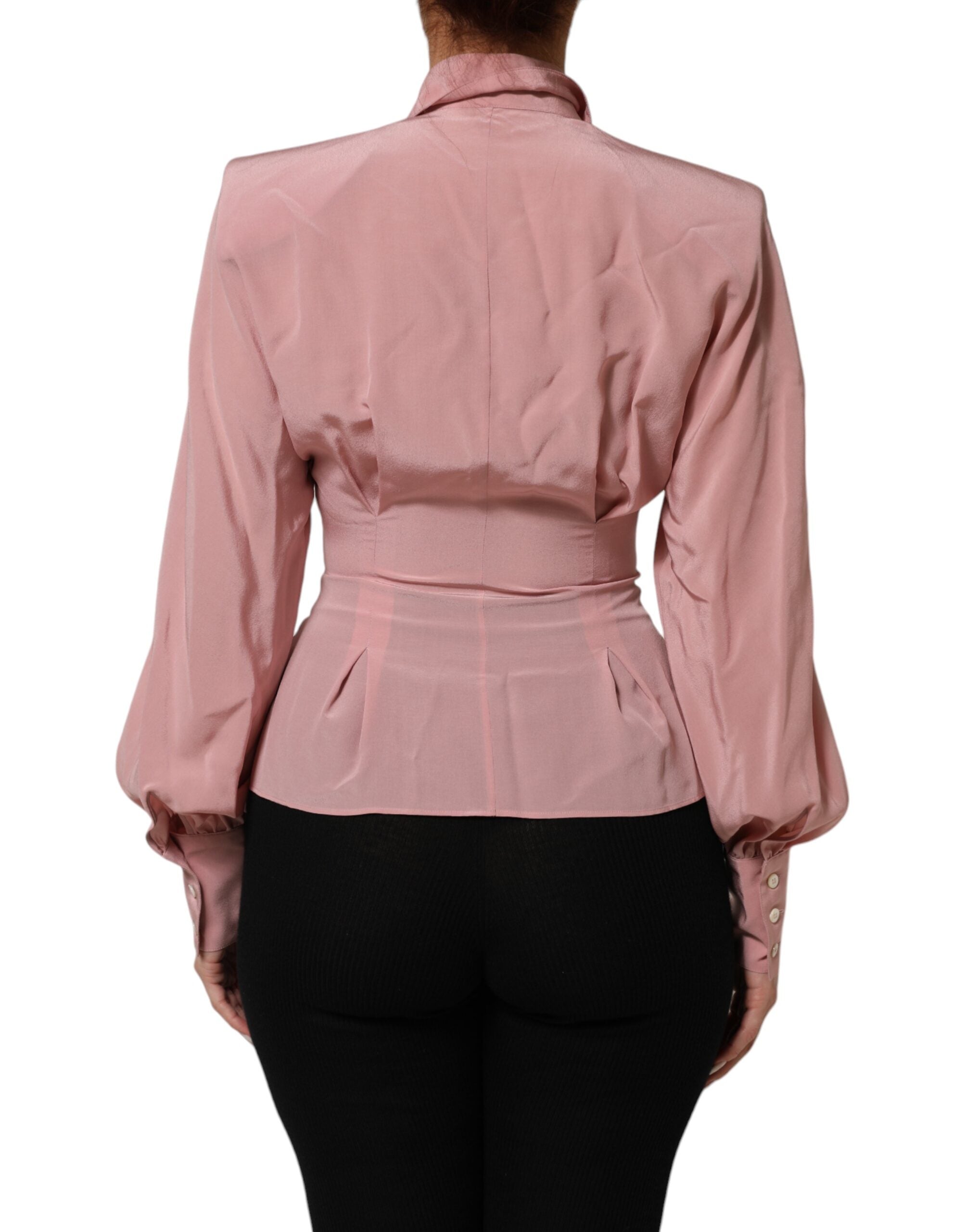 Chemise en soie rose Dolce & Gabbana à col, manches longues, élégante et sophistiquée, vue de face.