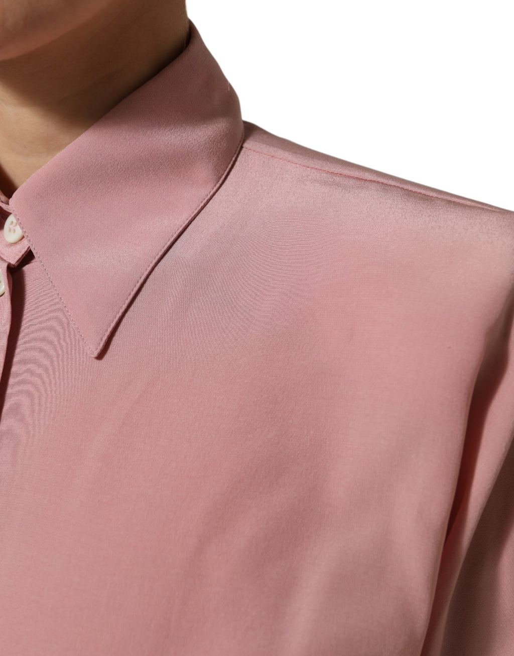 Blouse en soie rose à col et manches longues de Dolce & Gabbana, élégante et raffinée, vue de face.
