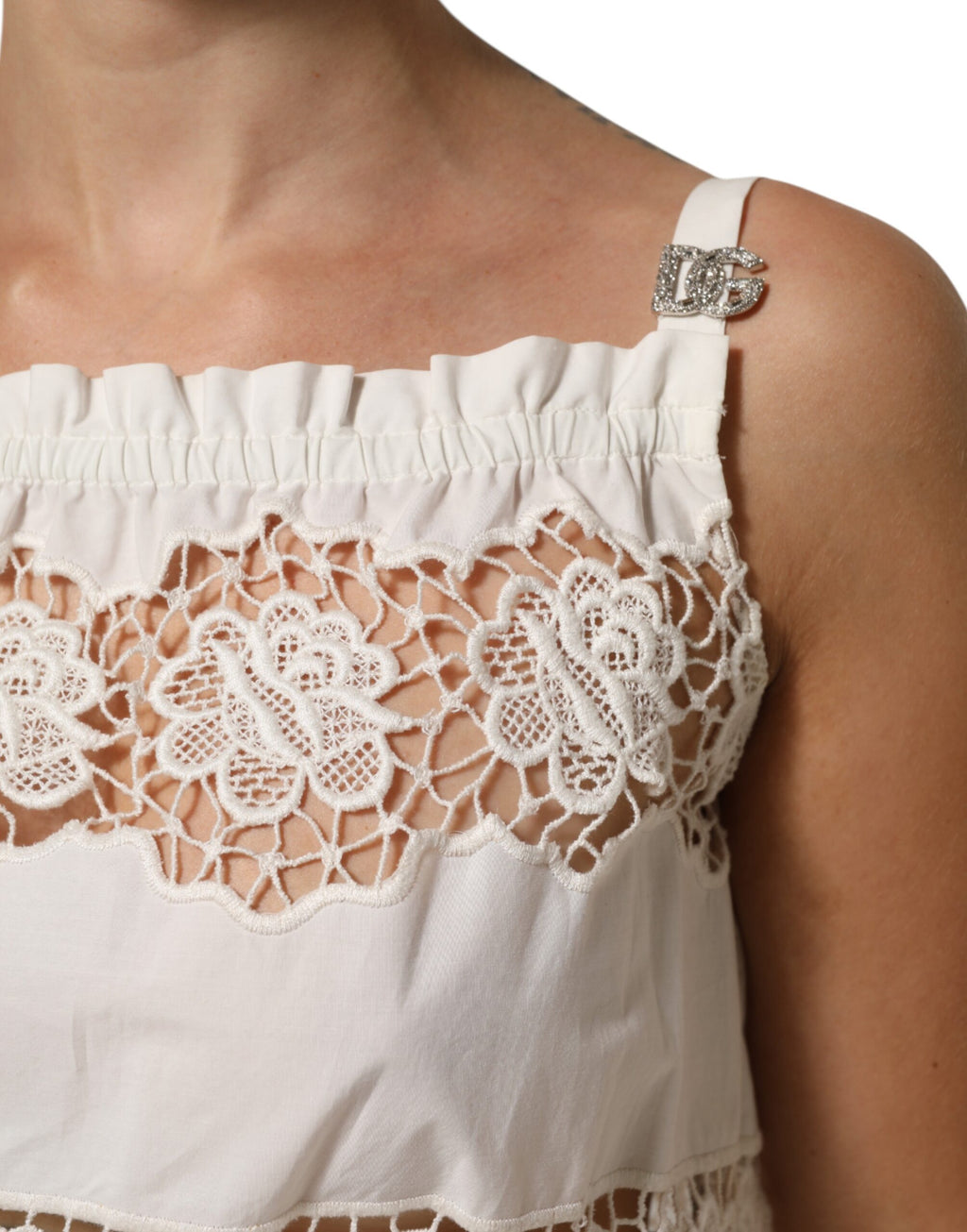 Débardeur en popeline blanc Dolce & Gabbana avec broderie ajourée et détails ouverts, mode élégante et sophistiquée.