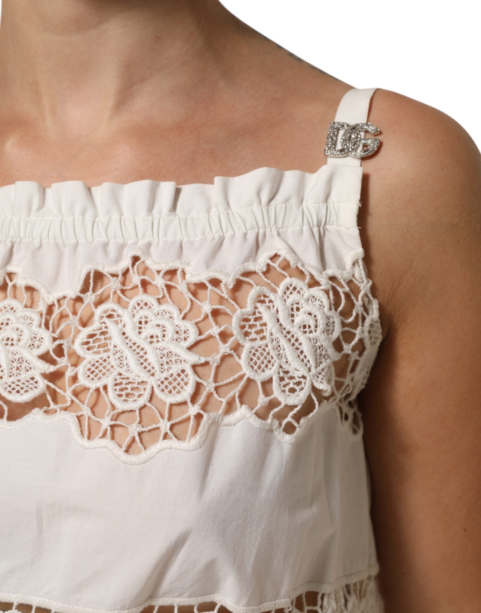 Débardeur en popeline blanc Dolce & Gabbana avec broderie ajourée et détails ouverts, mode élégante et sophistiquée.
