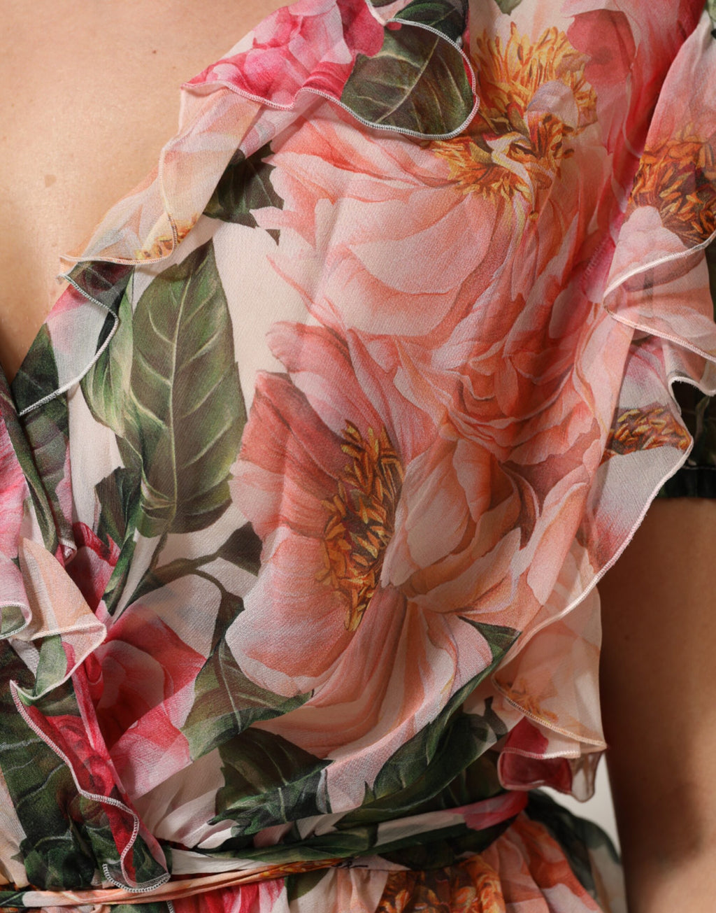 Dolce & Gabbana Seidenbluse mit V-Ausschnitt und Kamelien-Print in Pink