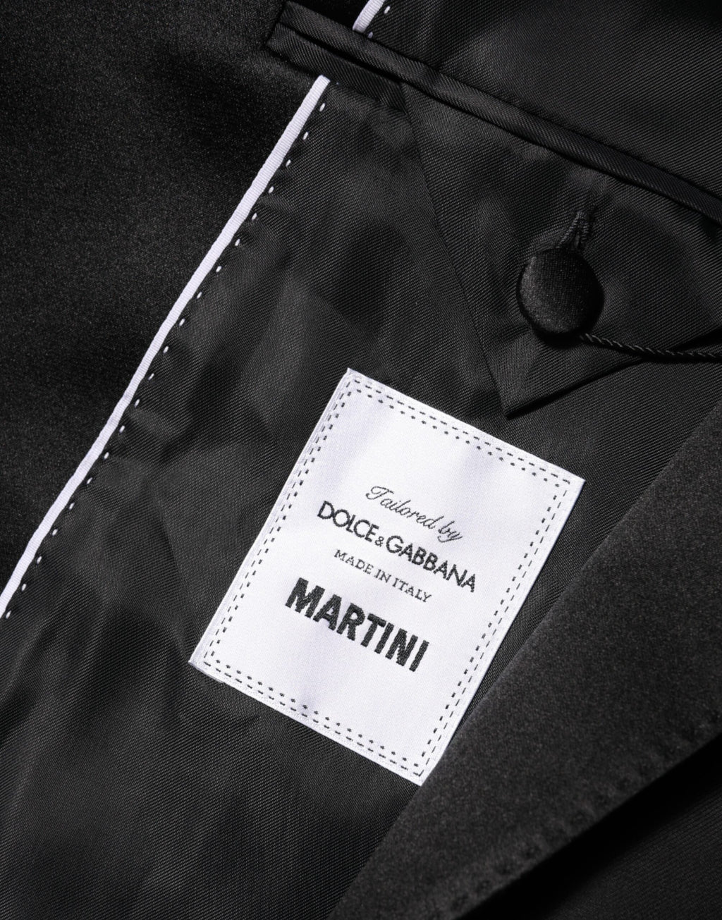 Costume blazer noir Dolce & Gabbana Martini à double boutonnage, élégant et structuré, porté sur mannequin.