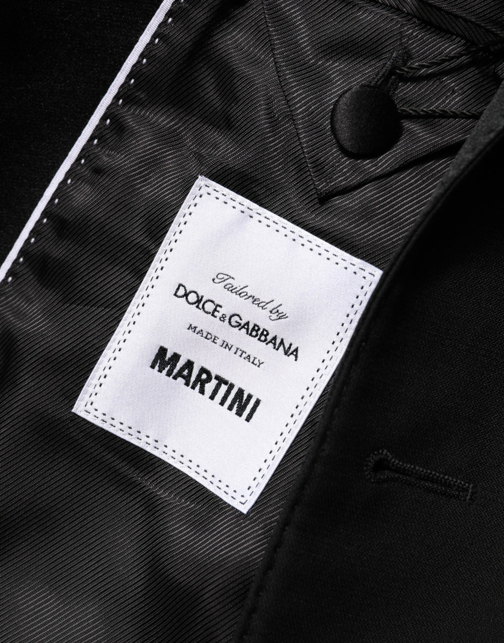Costume homme Dolce & Gabbana en laine noire Martini avec deux boutons et blazer élégant.