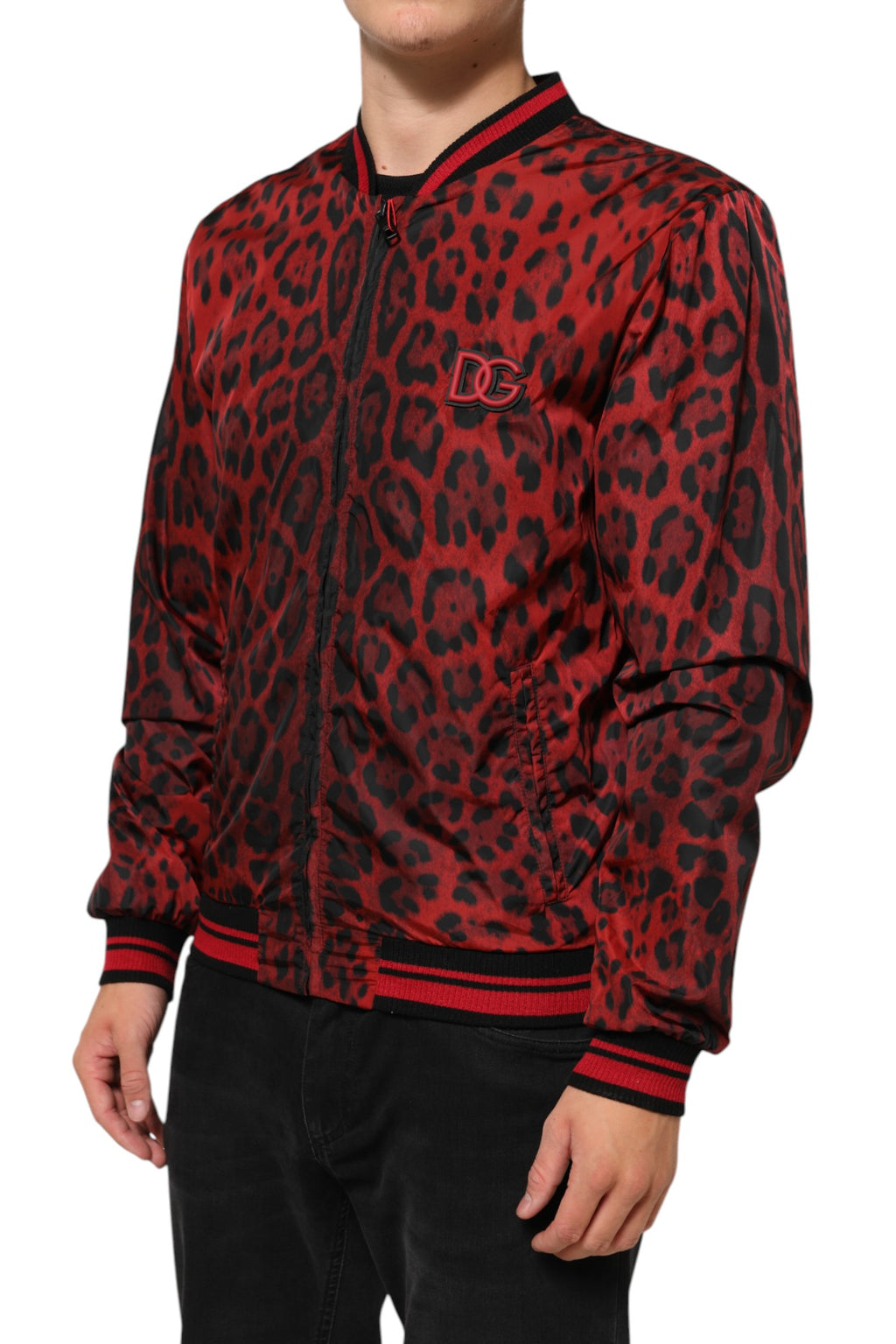 Veste bomber zippée Dolce & Gabbana à imprimé léopard rouge, style élégant et tendance avec design en jean.