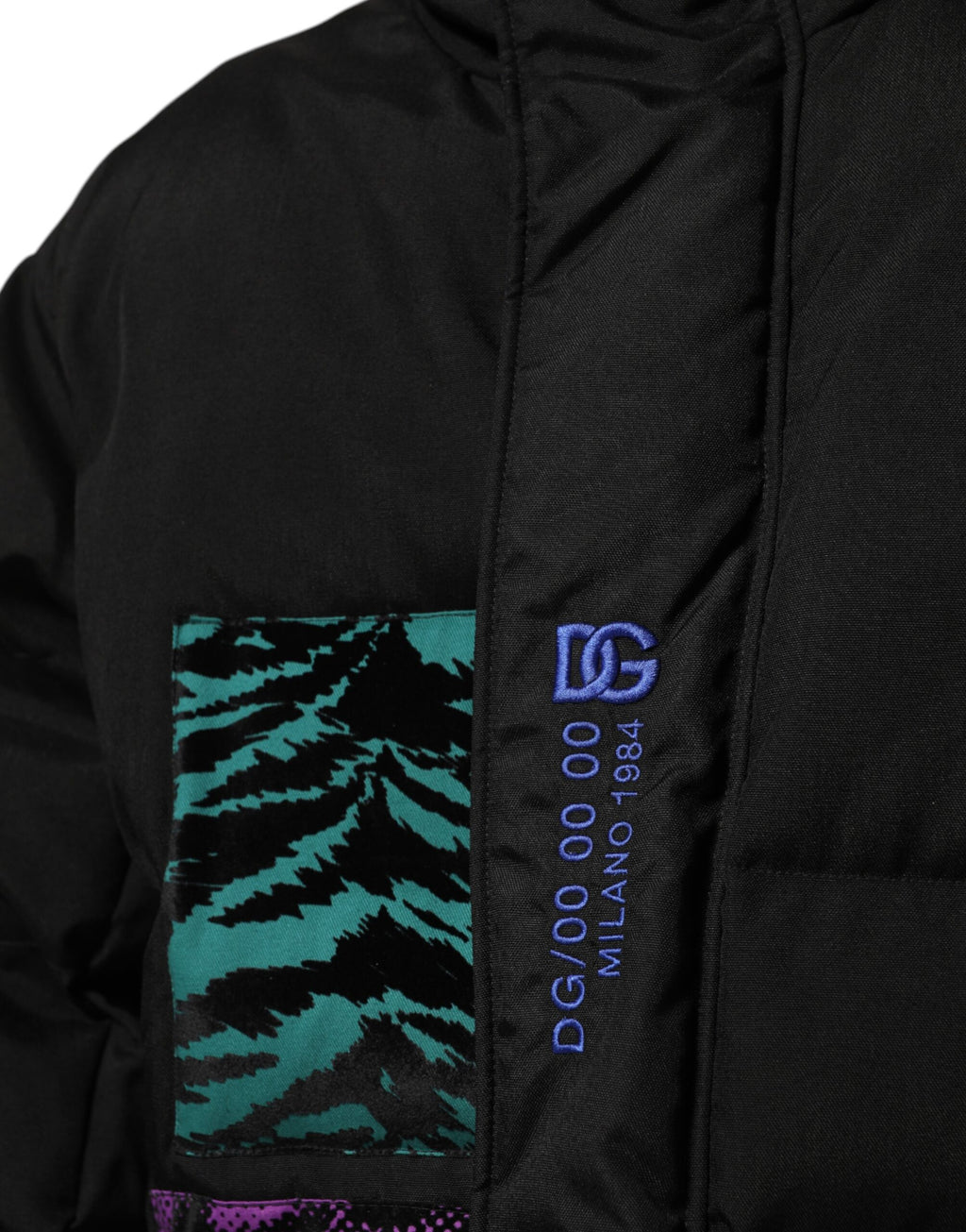 Veste matelassée noire en nylon pour homme de Dolce & Gabbana avec fermeture éclair complète, style chaud et décontracté.
