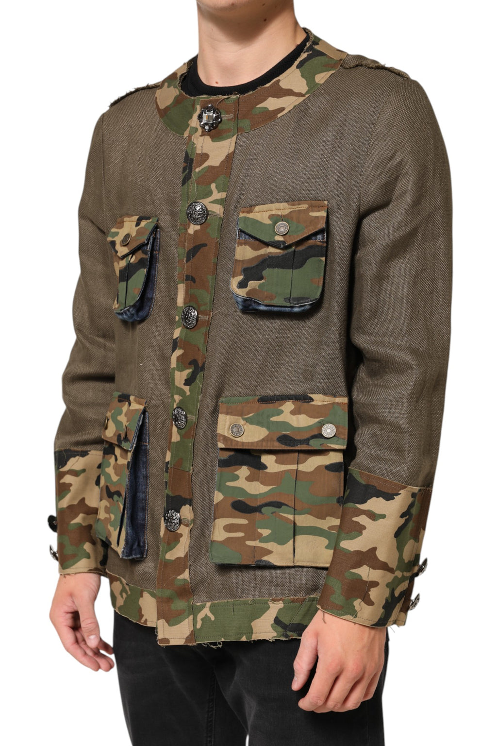 Veste en lin brun à motif camouflage Dolce & Gabbana avec boutons, style décontracté et tendance.