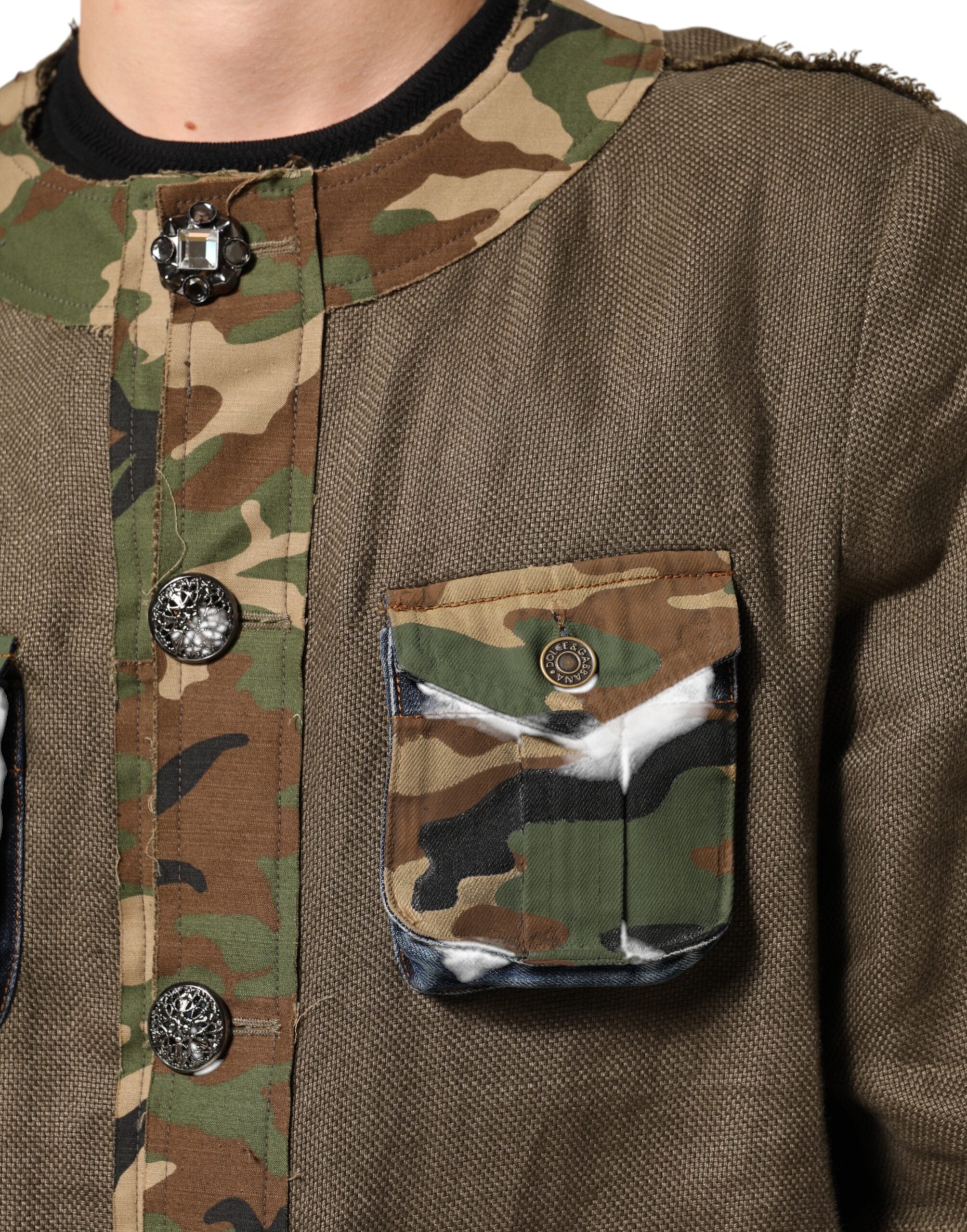 Veste en lin camouflage marron de Dolce & Gabbana avec boutons, mode décontractée et design élégant visible sur l'image.