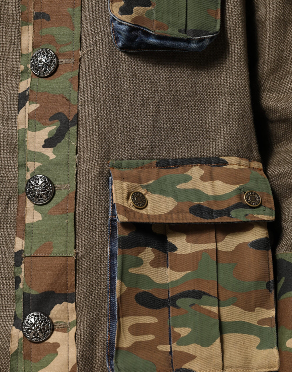 Veste en lin marron camouflage Dolce & Gabbana avec boutons, style décontracté et tendance.