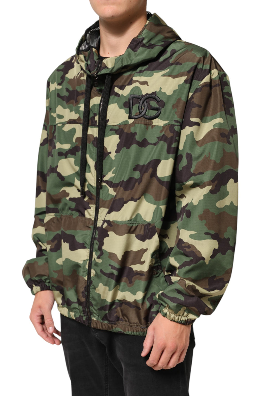 Sweat à capuche camouflage vert Dolce & Gabbana, veste décontractée avec capuche, style moderne et tendance.