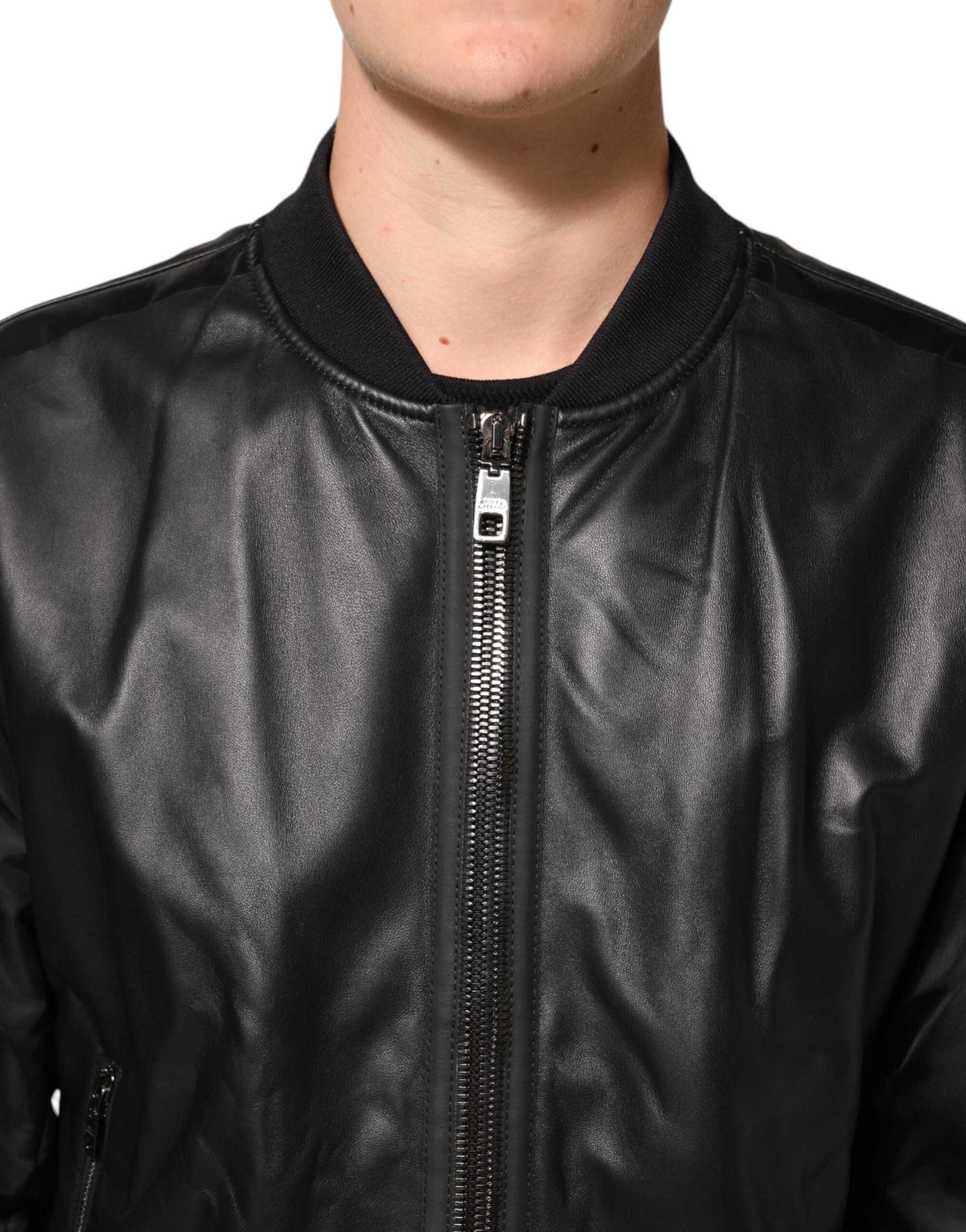 Blouson Dolce & Gabbana en cuir noir et nylon avec fermeture éclair complète, style moderne et élégant.