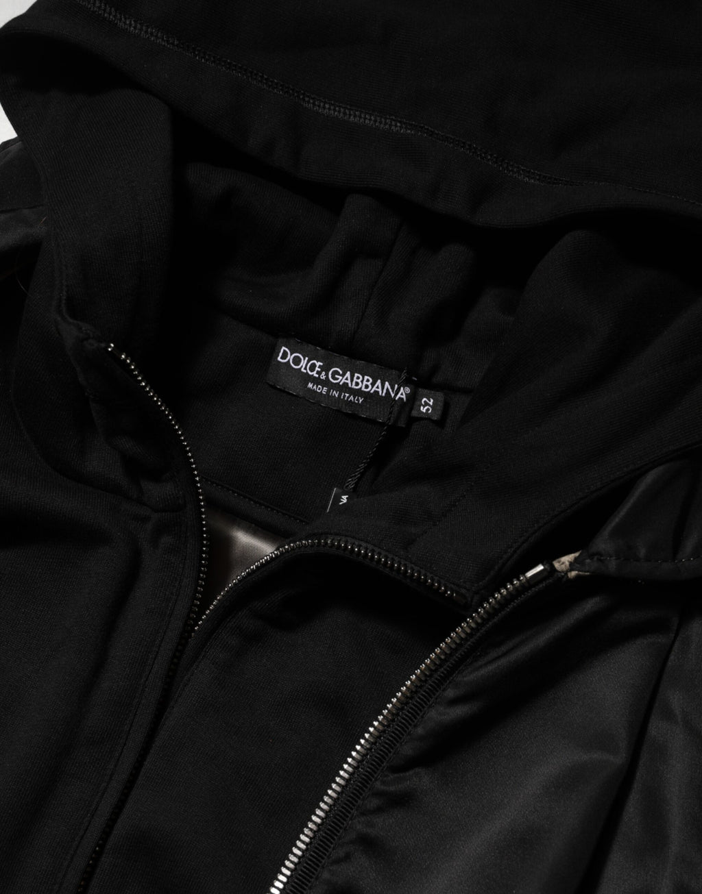 Veste bomber noire en coton avec capuche et zip complet de Dolce & Gabbana, mode élégante et décontractée.