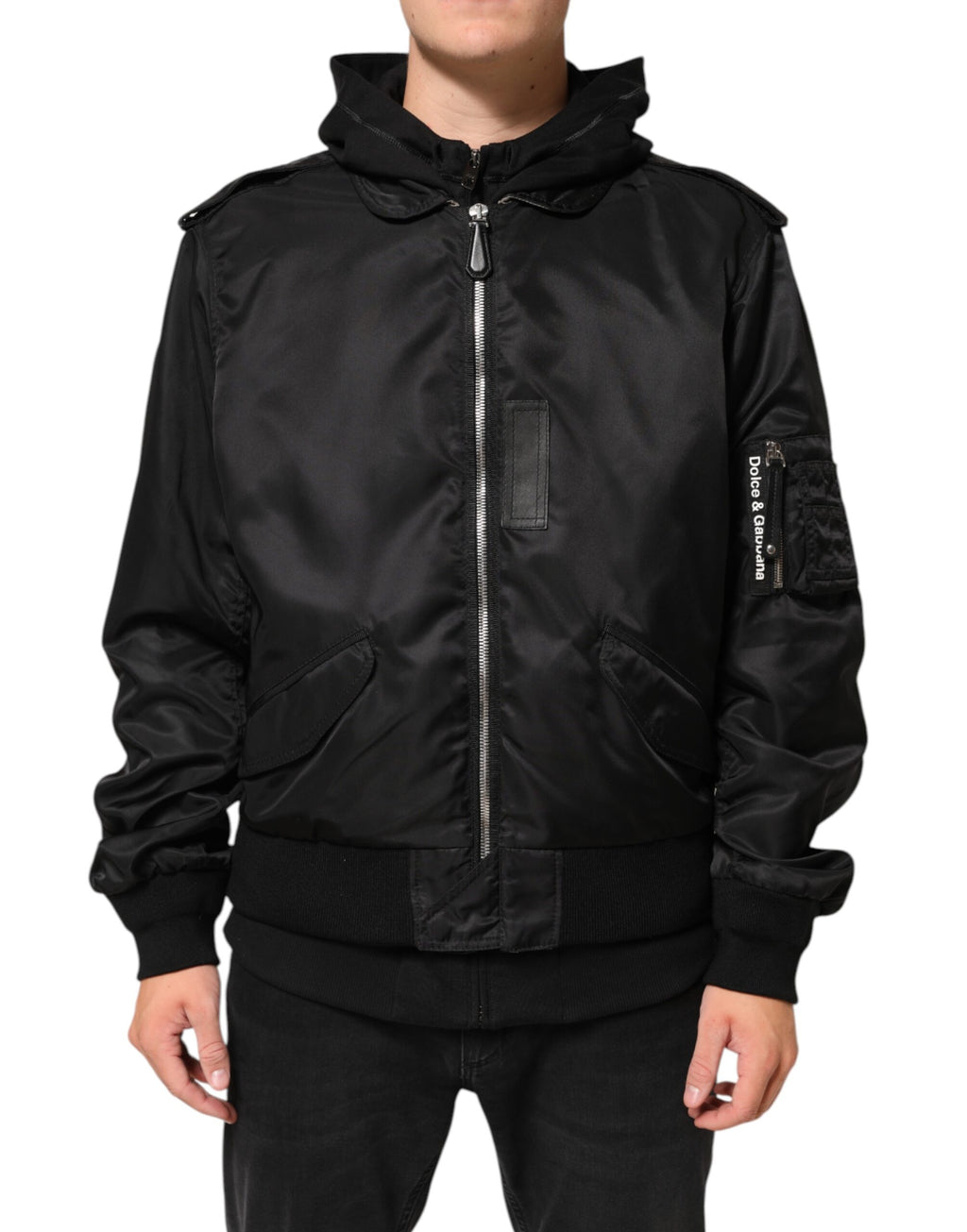 Veste bomber noire en coton avec capuche et zip complet de Dolce & Gabbana, détail de la veste visible.