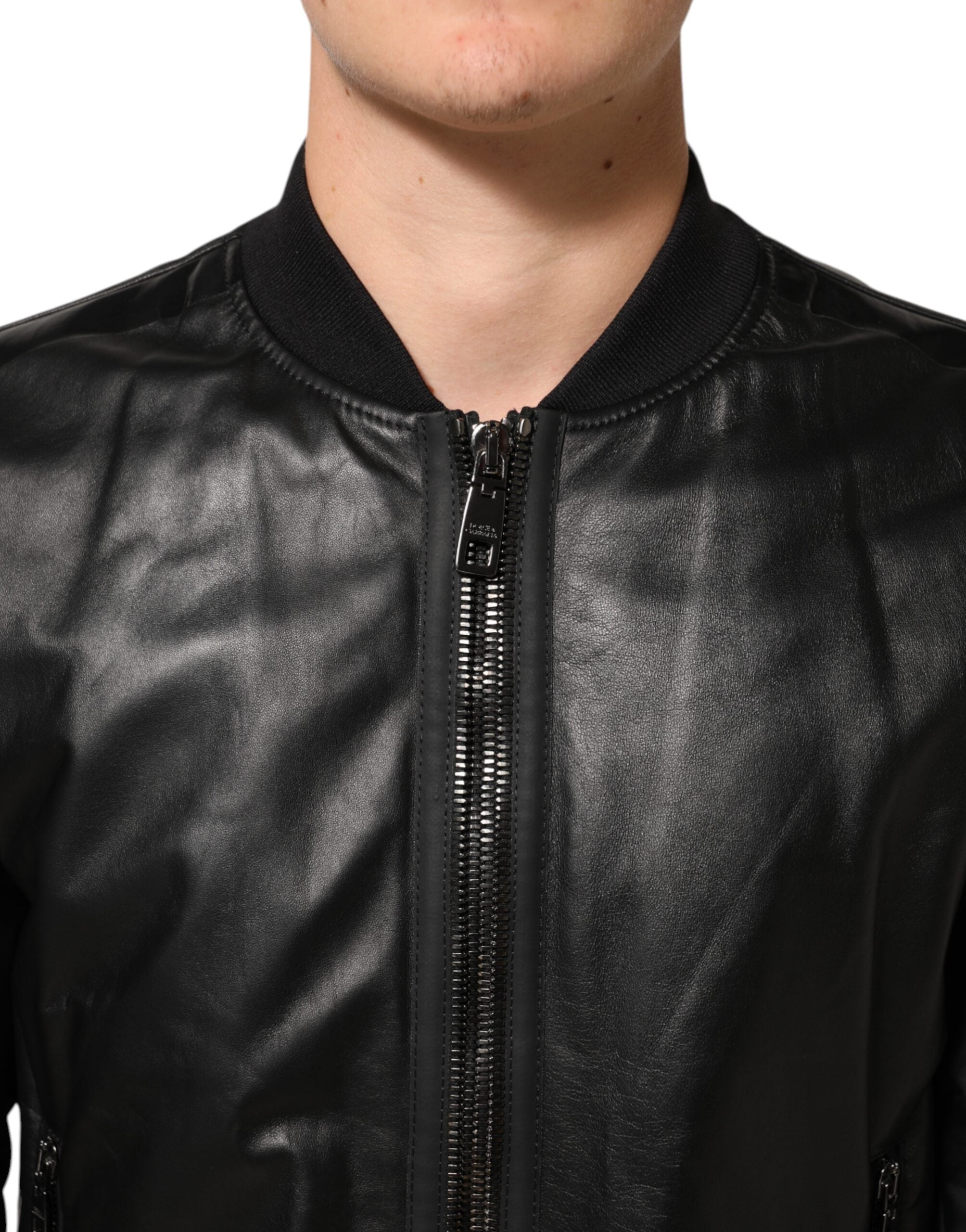 Veste blouson Dolce & Gabbana en cuir noir et nylon avec fermeture éclair complète, style élégant et moderne.