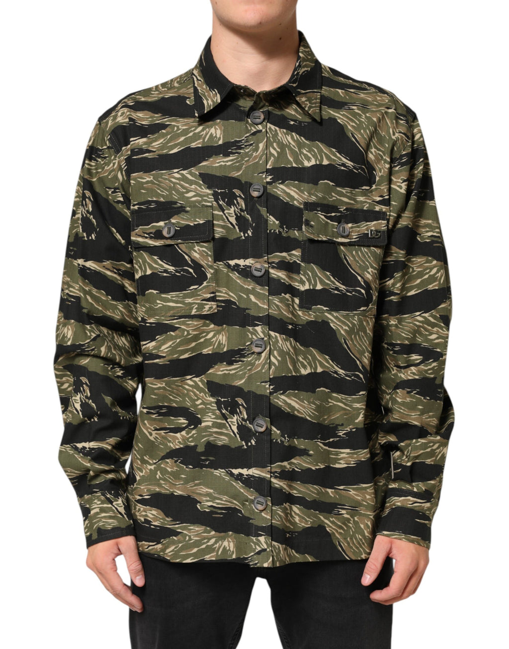 Chemise décontractée en coton camouflage multicolore de Dolce & Gabbana, motif tendance et style casual élégant.