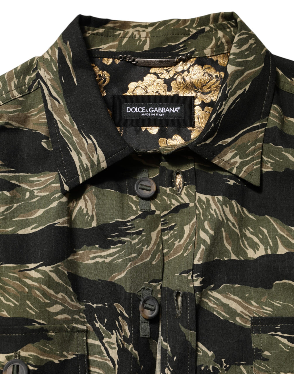 Chemise décontractée en coton camouflage multicolore de Dolce & Gabbana, avec un motif tendance et coupe moderne.