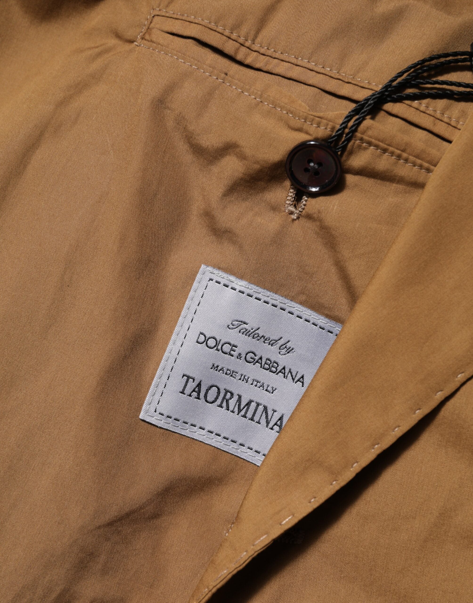 Costume deux pièces Dolce & Gabbana Taormina marron à double boutonnage, veste et pantalon élégants, vue de l'ensemble.