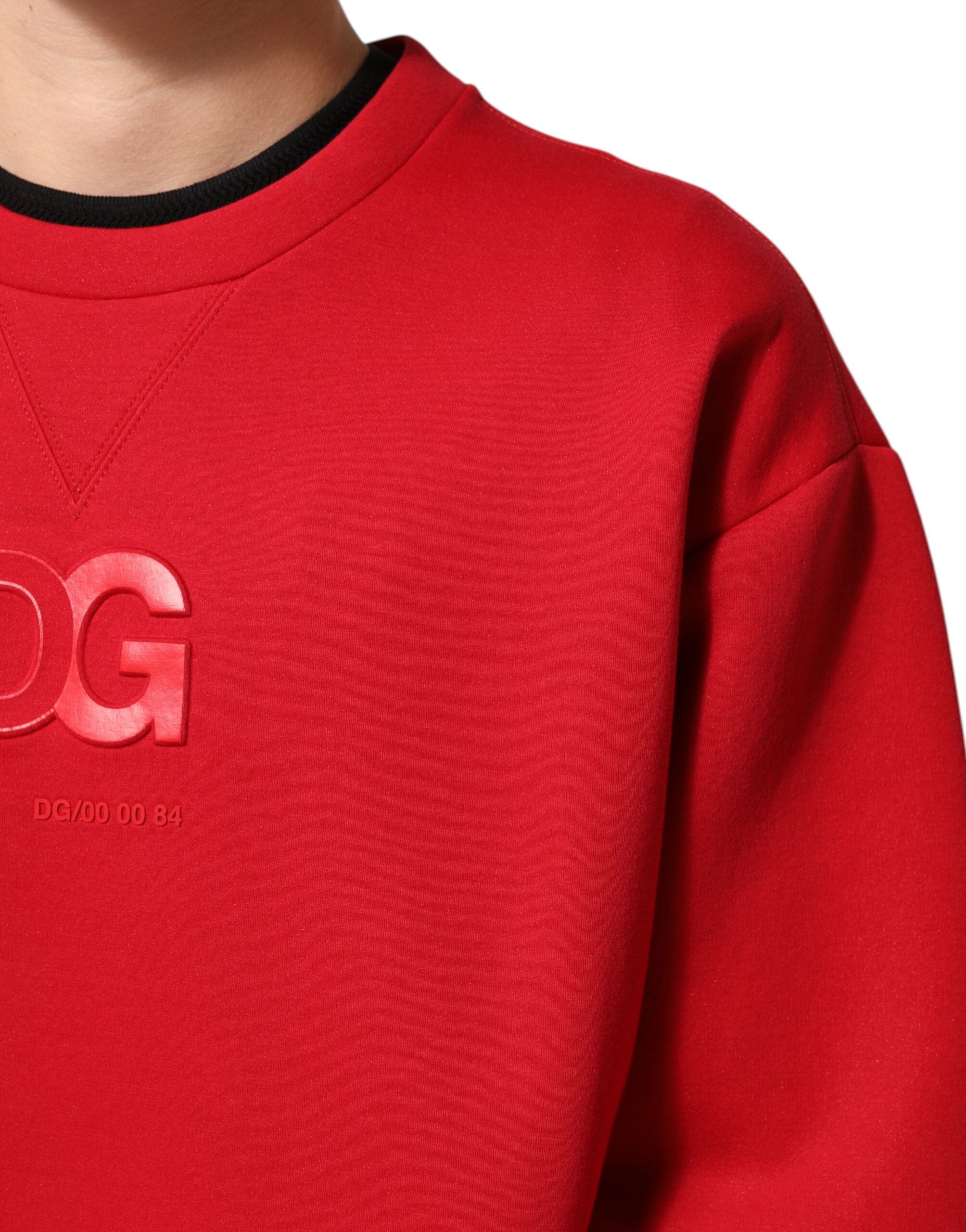 Sweatshirt homme rouge Dolce & Gabbana avec logo DG sur le col, en coton, décontracté et confortable.