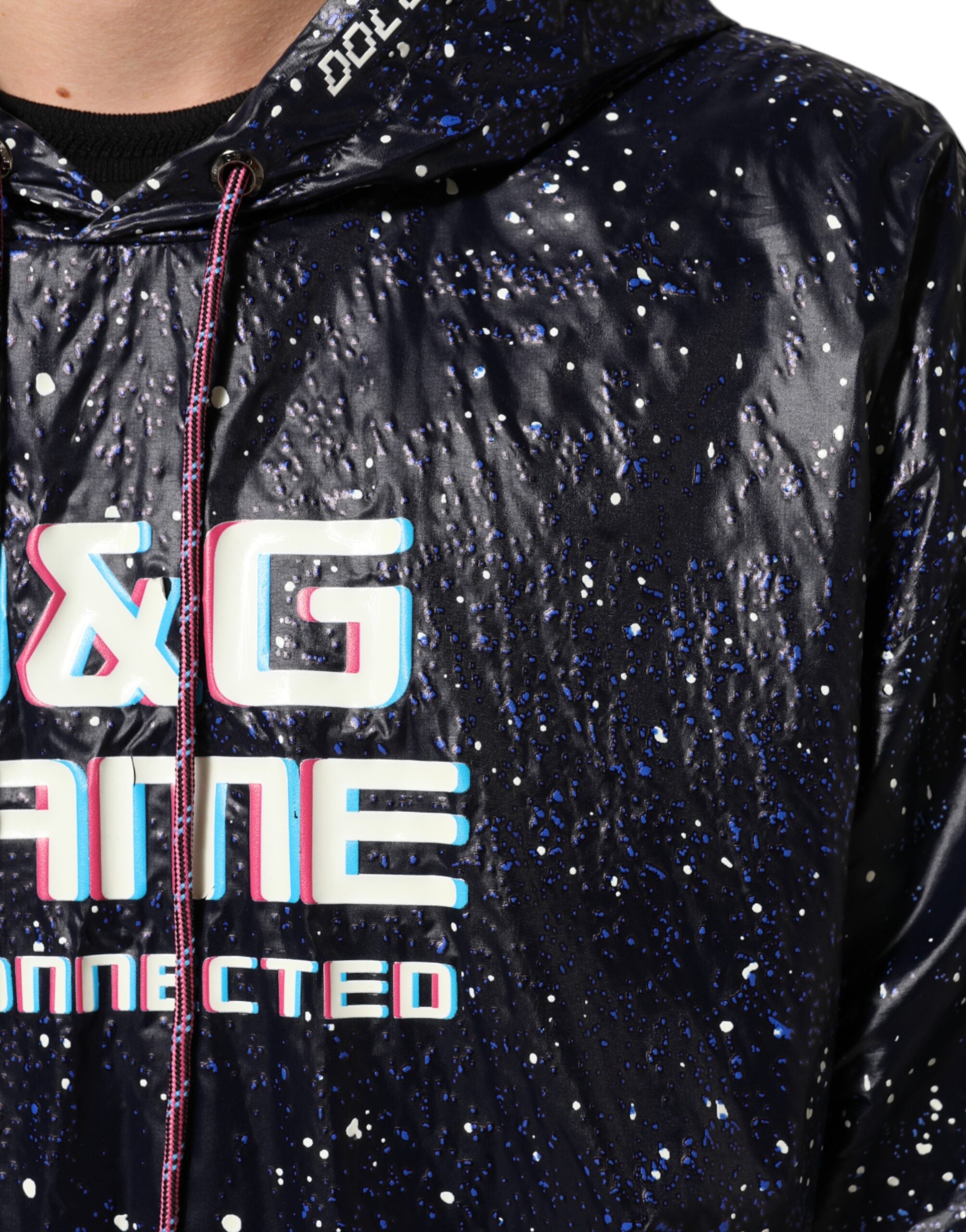 Sweat-shirt à capuche bleu Dolce & Gabbana D&G Game pour homme avec logo visible, tissu doux et style décontracté.