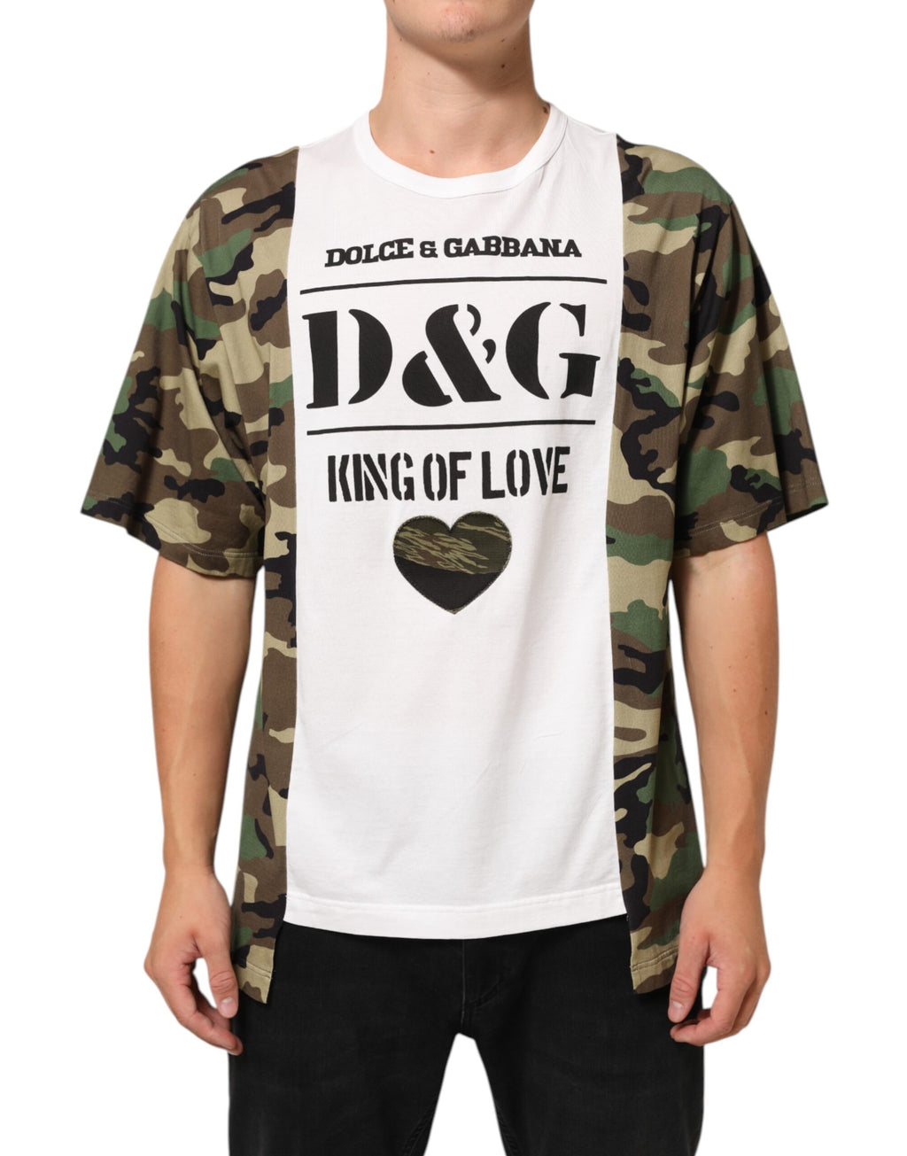 T-shirt homme Dolce & Gabbana blanc avec logo et motif camouflage, col rond, style décontracté.