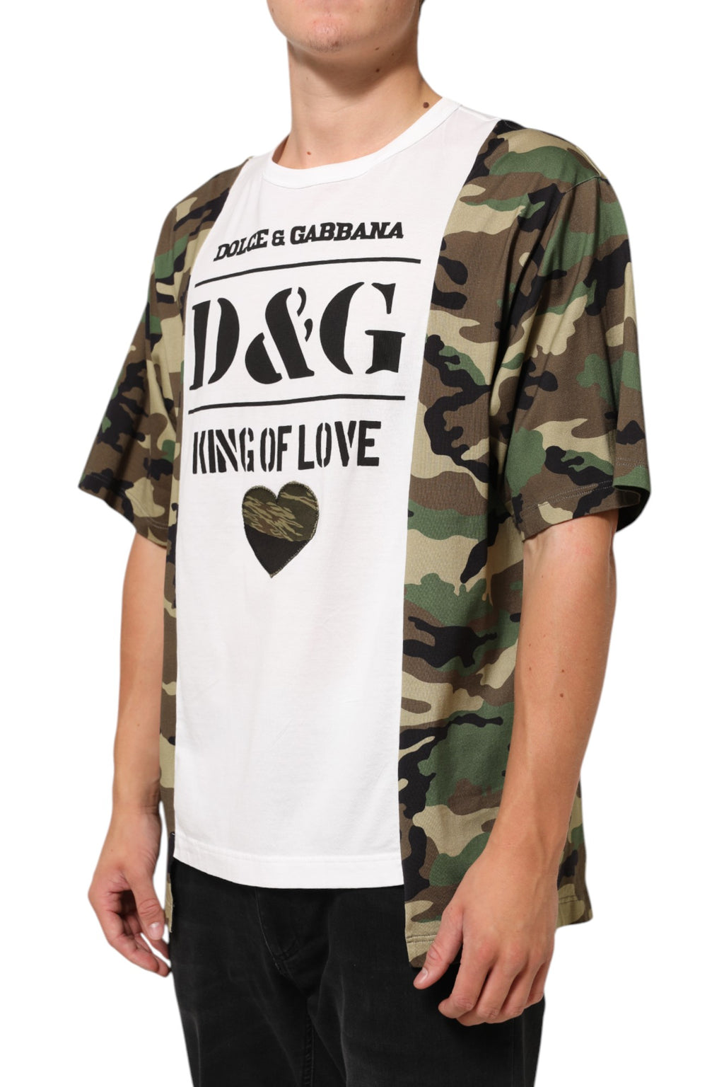 T-shirt homme Dolce & Gabbana blanc avec logo et motif camouflage, col ras du cou, style décontracté.