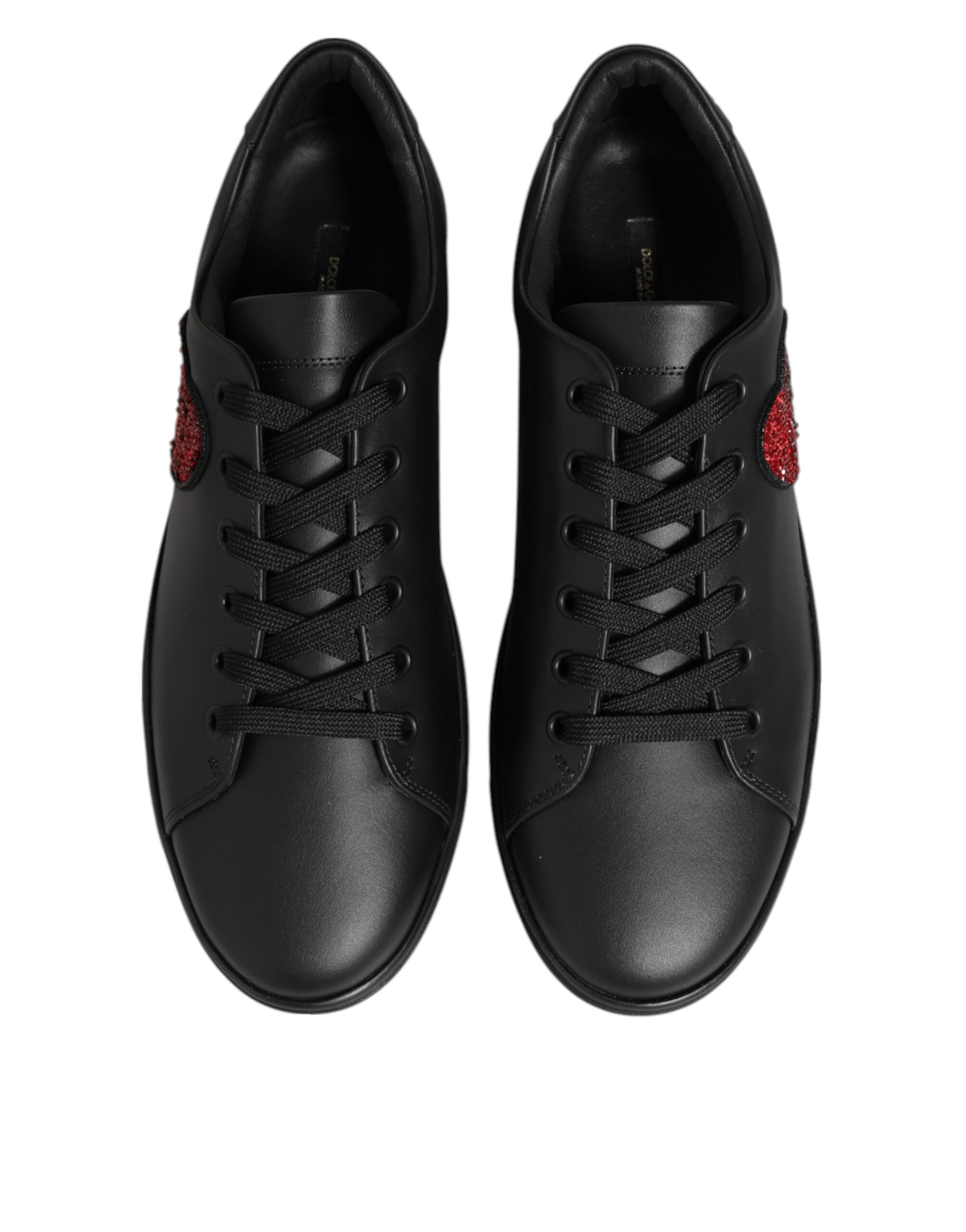 Chaussures Dolce & Gabbana en cuir noir avec cœur en cristal, baskets élégantes pour femmes.