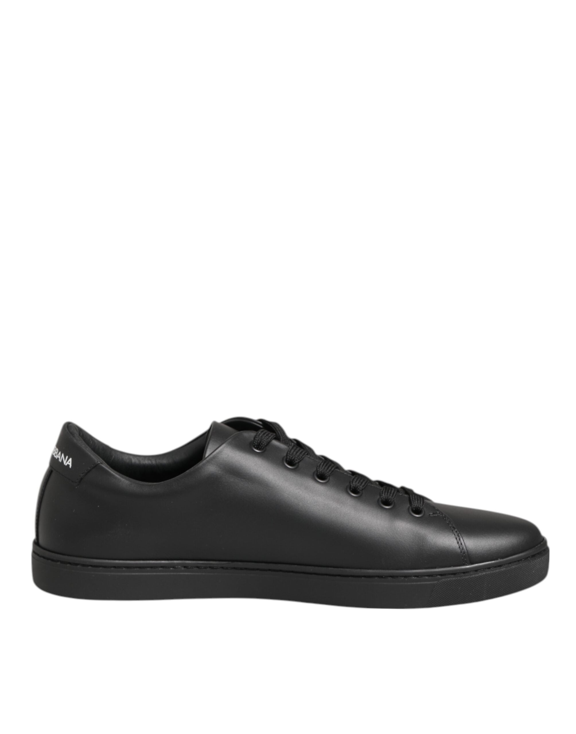 Chaussures sneakers en cuir noir Dolce & Gabbana avec cœur en cristal, mode élégante et moderne.