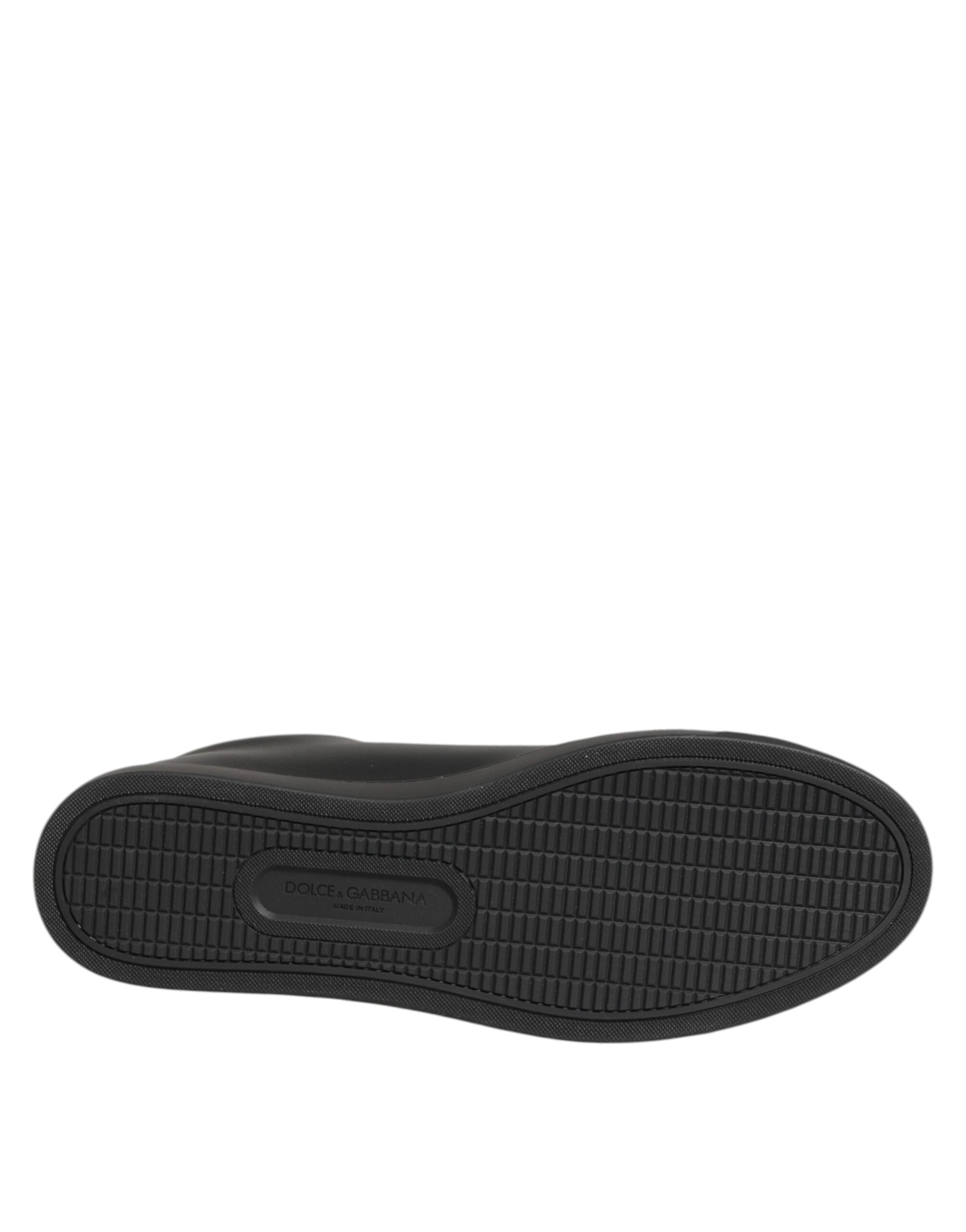 Chaussures sneakers noires en cuir Dolce & Gabbana avec cristaux en forme de cœur, pour un look élégant et tendance.