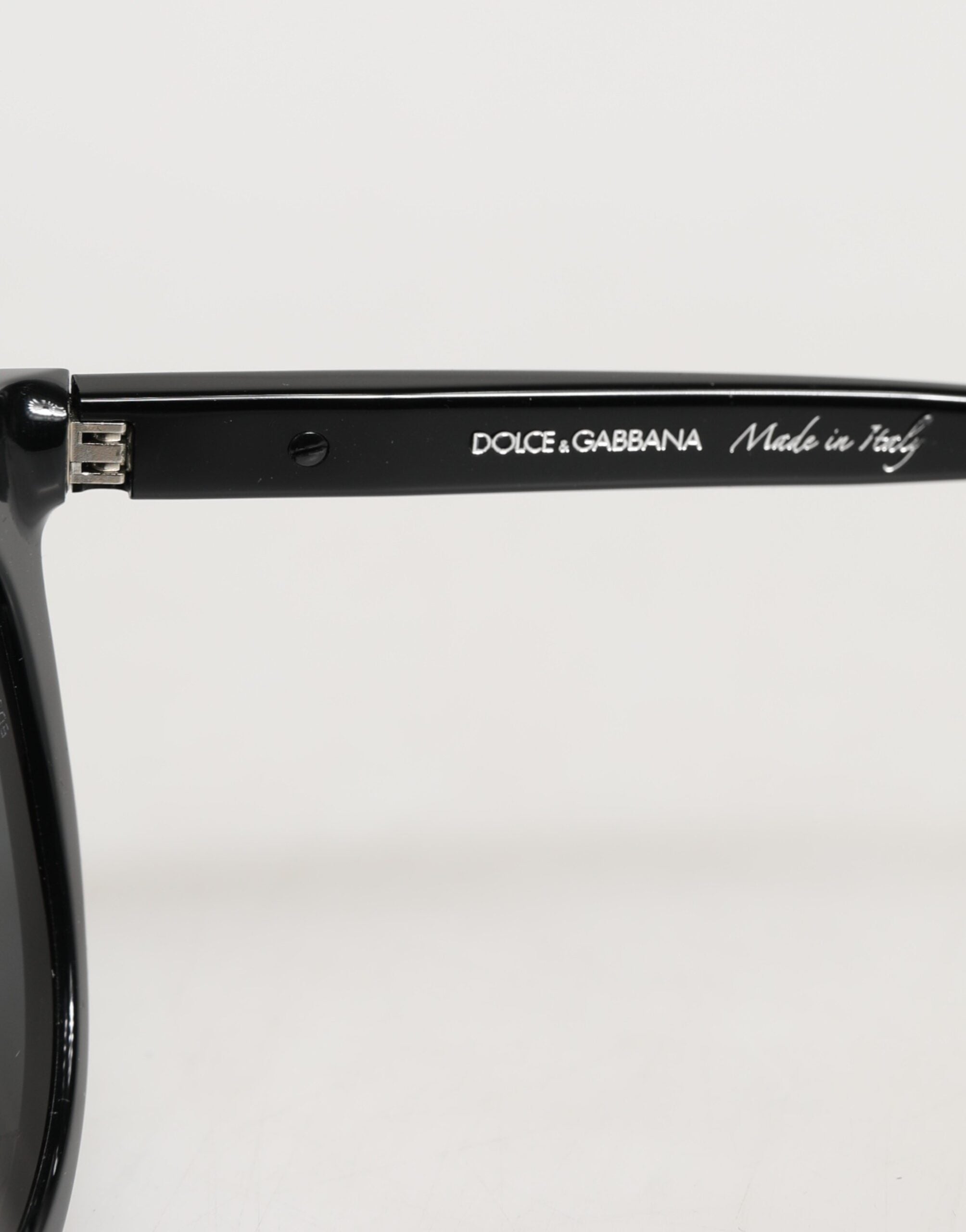 Lunettes de soleil Dolce & Gabbana DG4281 avec monture ronde noire et contour complet, style élégant et moderne.