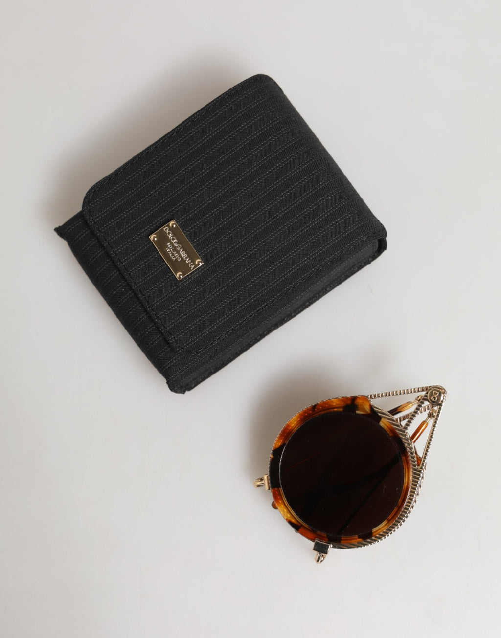 Lunettes de soleil Dolce & Gabbana Gold Havana Frame DG Fatto A Mano avec monture dorée et détails élégants.
