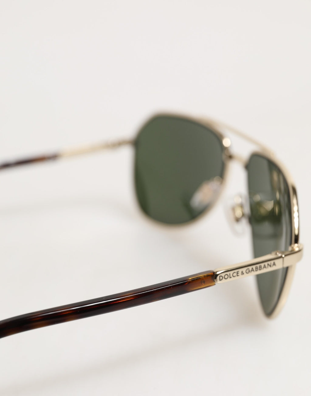 Lunettes de soleil pour enfants Dolce & Gabbana DG2125 avec monture argentée style aviateur.