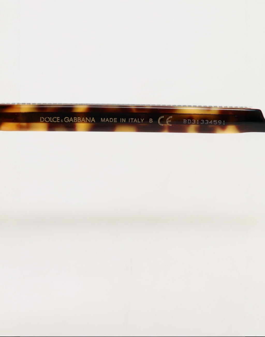Lunettes de soleil Dolce & Gabbana à monture pilote en écaille de tortue brun foncé, style élégant et sophistiqué.