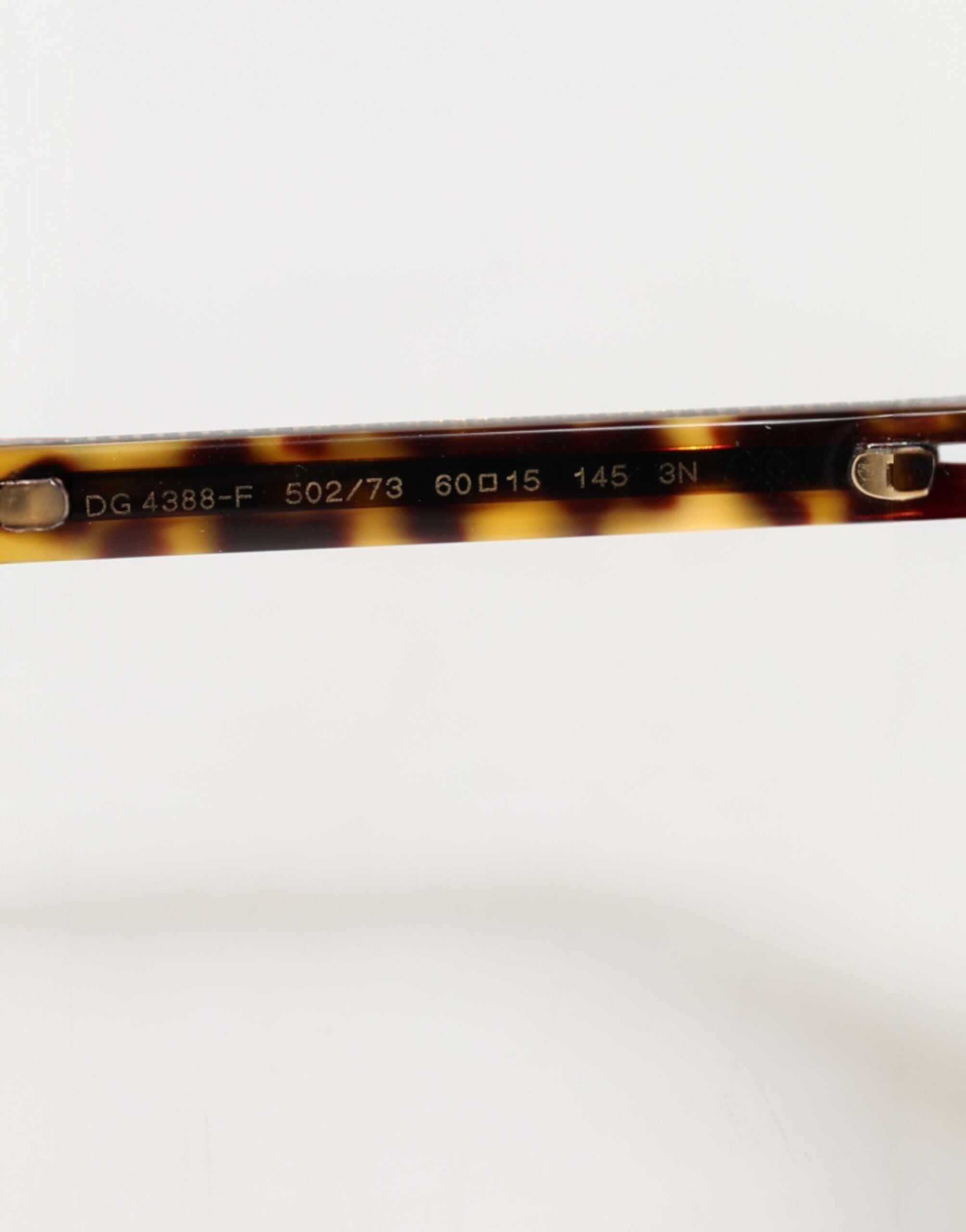 Lunettes de soleil Dolce & Gabbana à monture pilote en acétate écaille de tortue brun foncé, style élégant et sophistiqué.