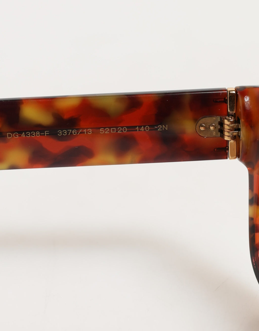Lunettes de soleil rondes Dolce & Gabbana DG4338F marron avec monture pleine et verres en havane, style élégant et classique.