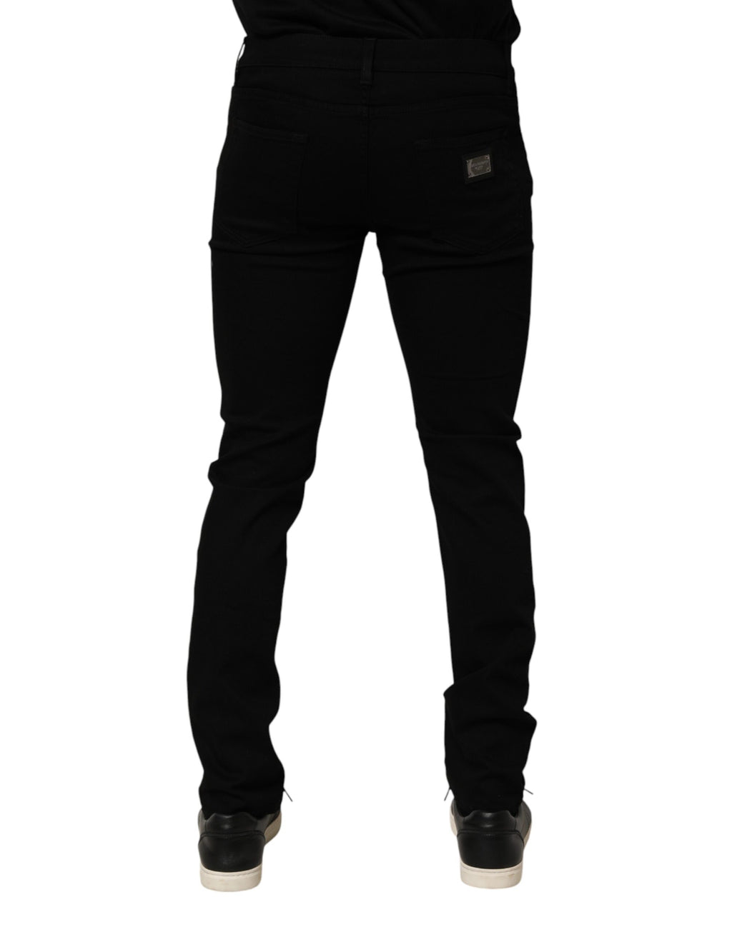 Jeans homme Dolce & Gabbana en coton stretch noir, coupe slim fit, finition en denim, visible détails de la poche arrière.