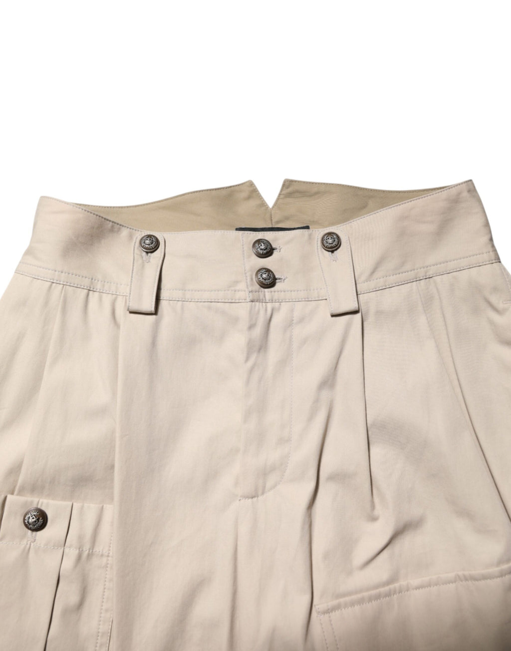 Pantalon cargo beige en coton pour hommes de Dolce & Gabbana, coupe tapered, style décontracté et élégant.