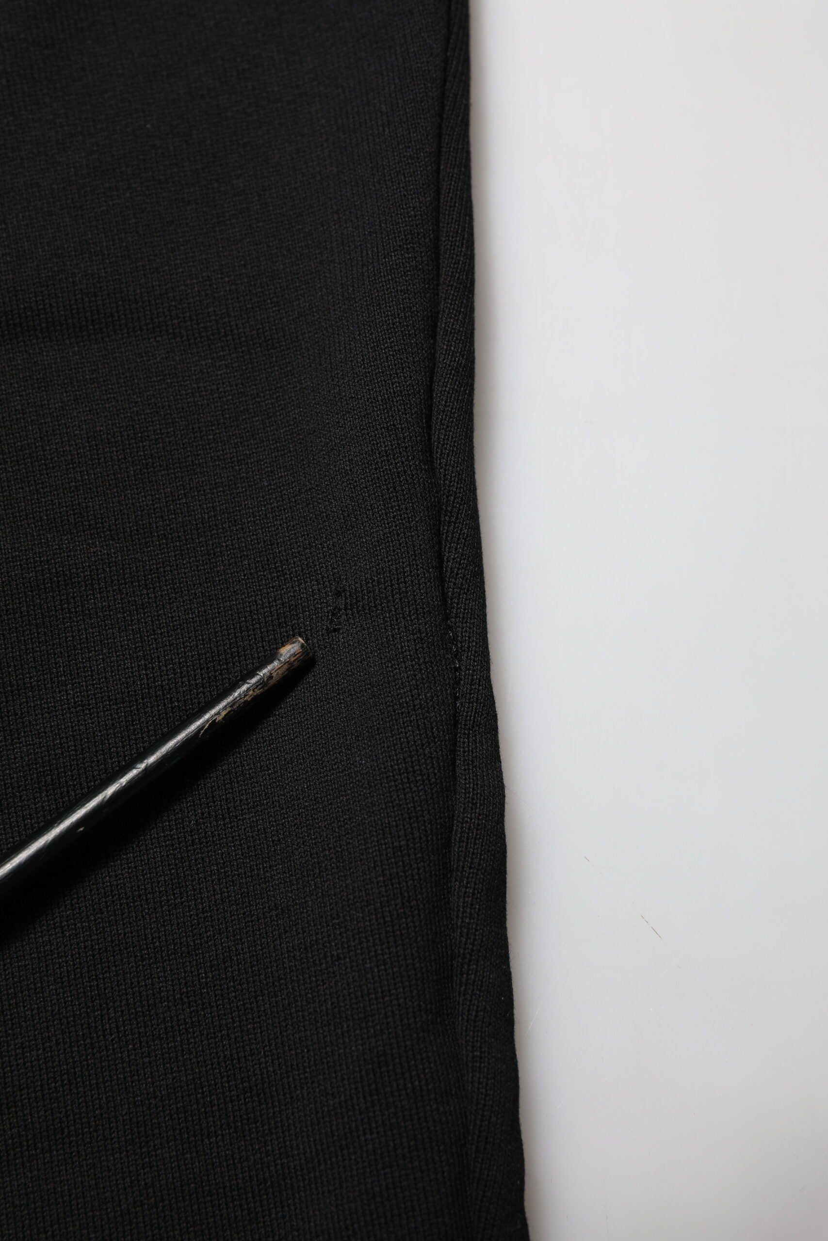 Pantalon de jogging noir Dolce & Gabbana avec logo DG en coton, sweatpants décontractés et confortables.