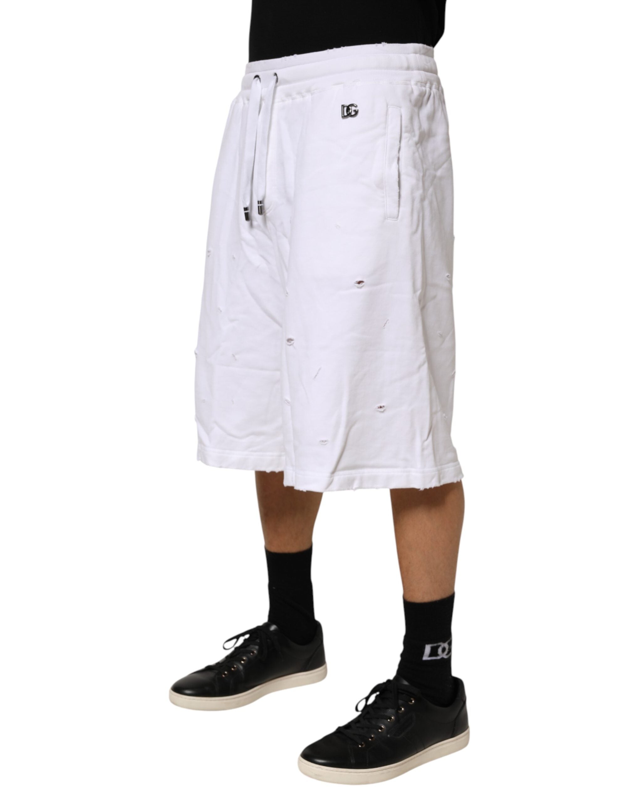 Shorts bermuda en coton blanc délavé de Dolce & Gabbana pour homme, style décontracté et confortable.