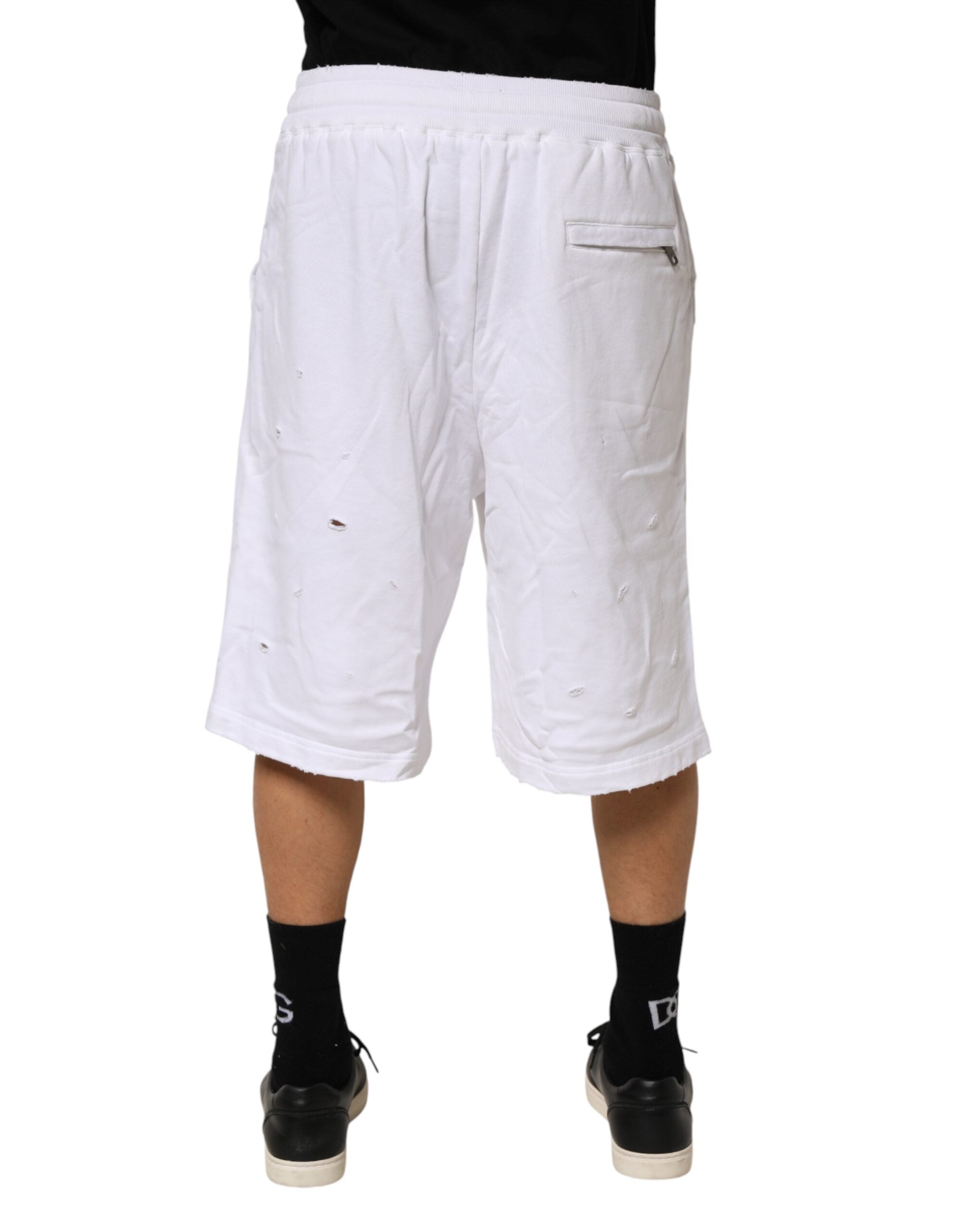 Shorts bermuda en coton blanc déchiré pour homme de Dolce & Gabbana, style décontracté et tendance, visible avec poches et ourlet décontracté.